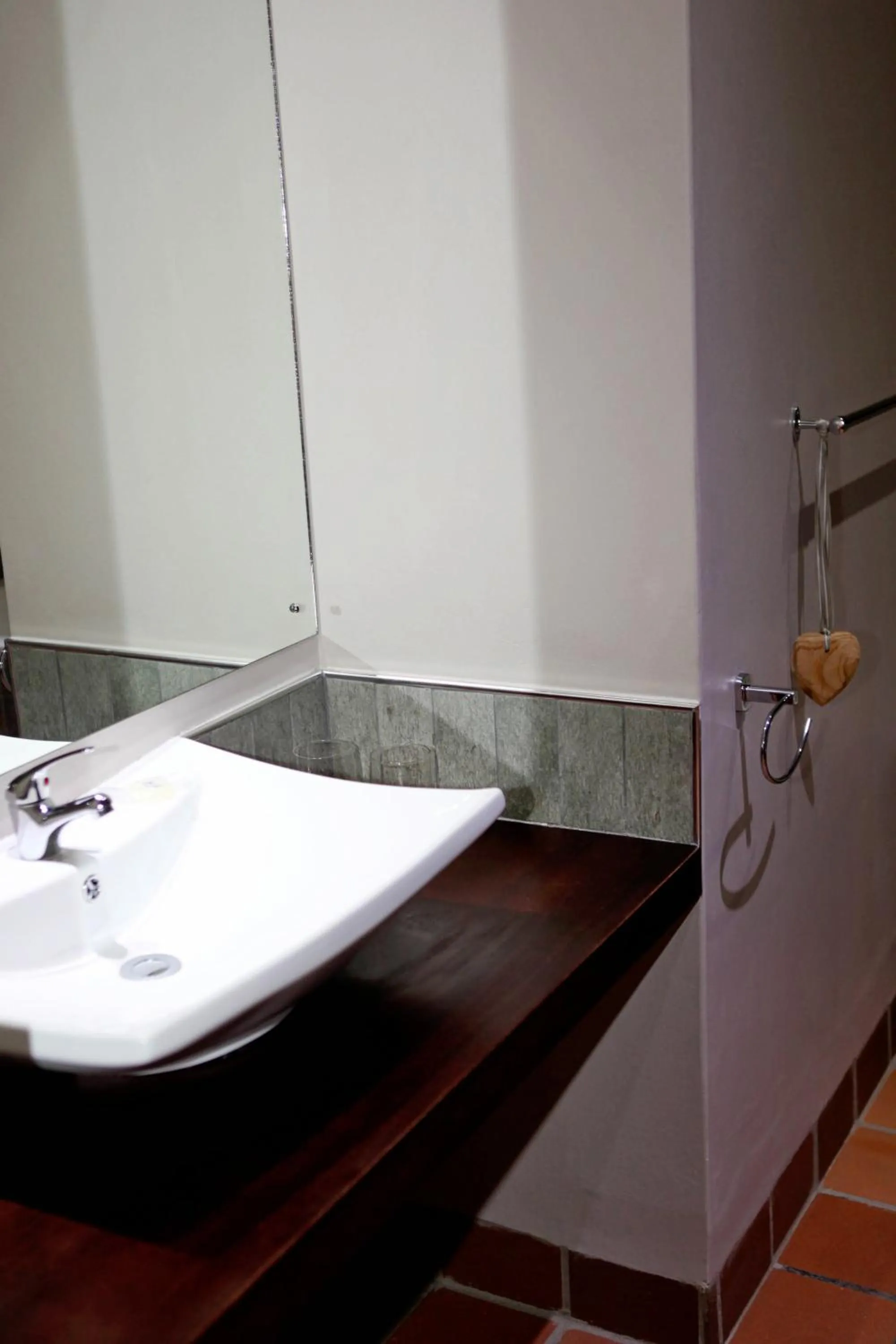 Shower in Elegant Lodge & Conference Center