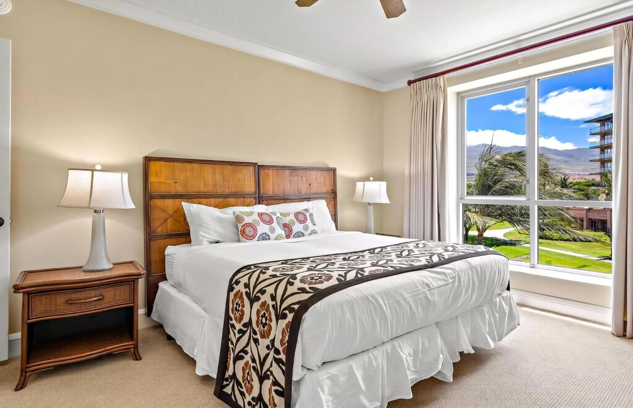 Property building, Bed in Honua Kai Resort And Spa By Maui Resort Rentals