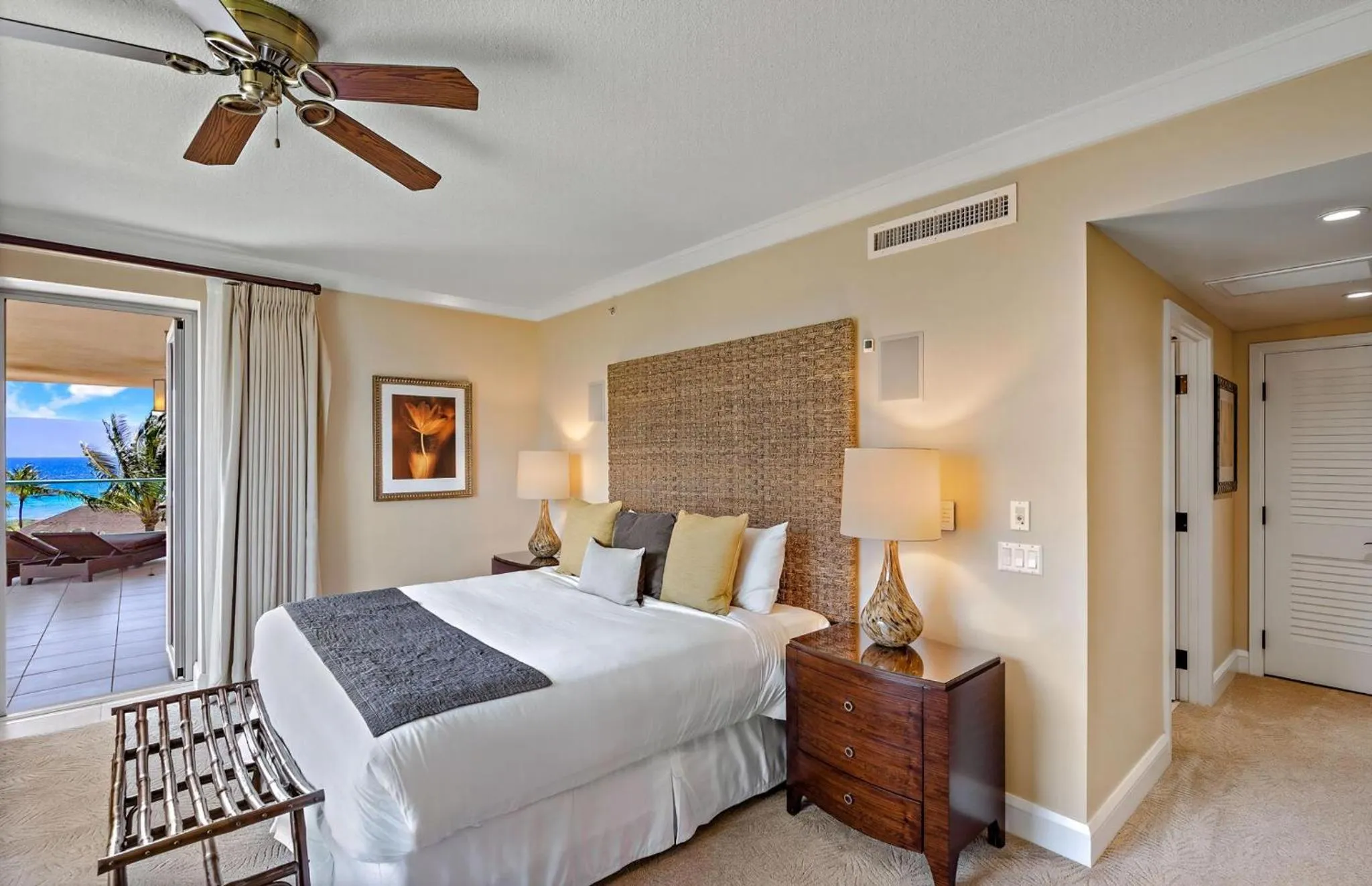 Property building, Bed in Honua Kai Resort And Spa By Maui Resort Rentals