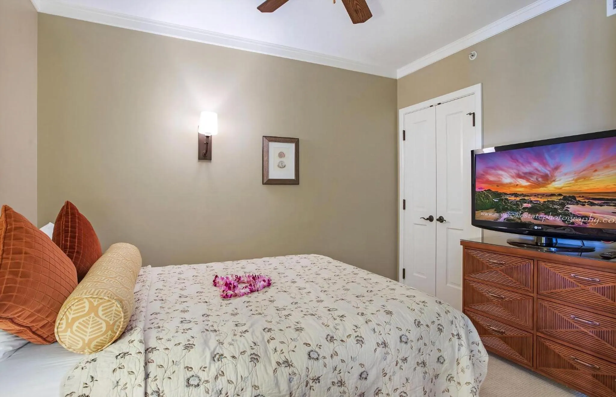 Property building, Bed in Honua Kai Resort And Spa By Maui Resort Rentals