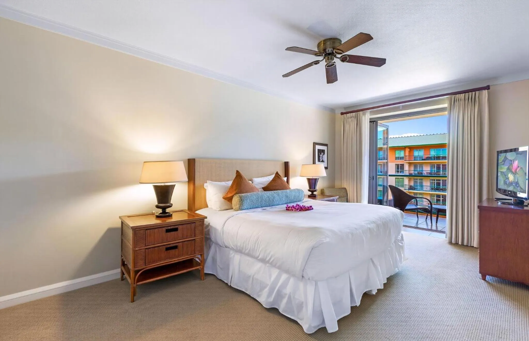 Property building, Bed in Honua Kai Resort And Spa By Maui Resort Rentals
