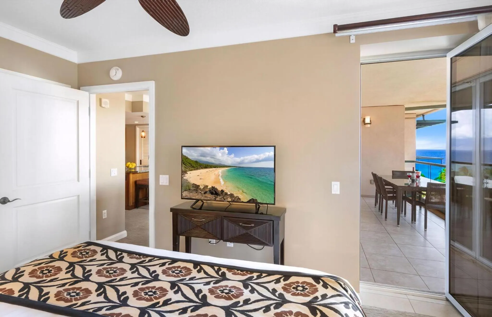 Property building, Bed in Honua Kai Resort And Spa By Maui Resort Rentals