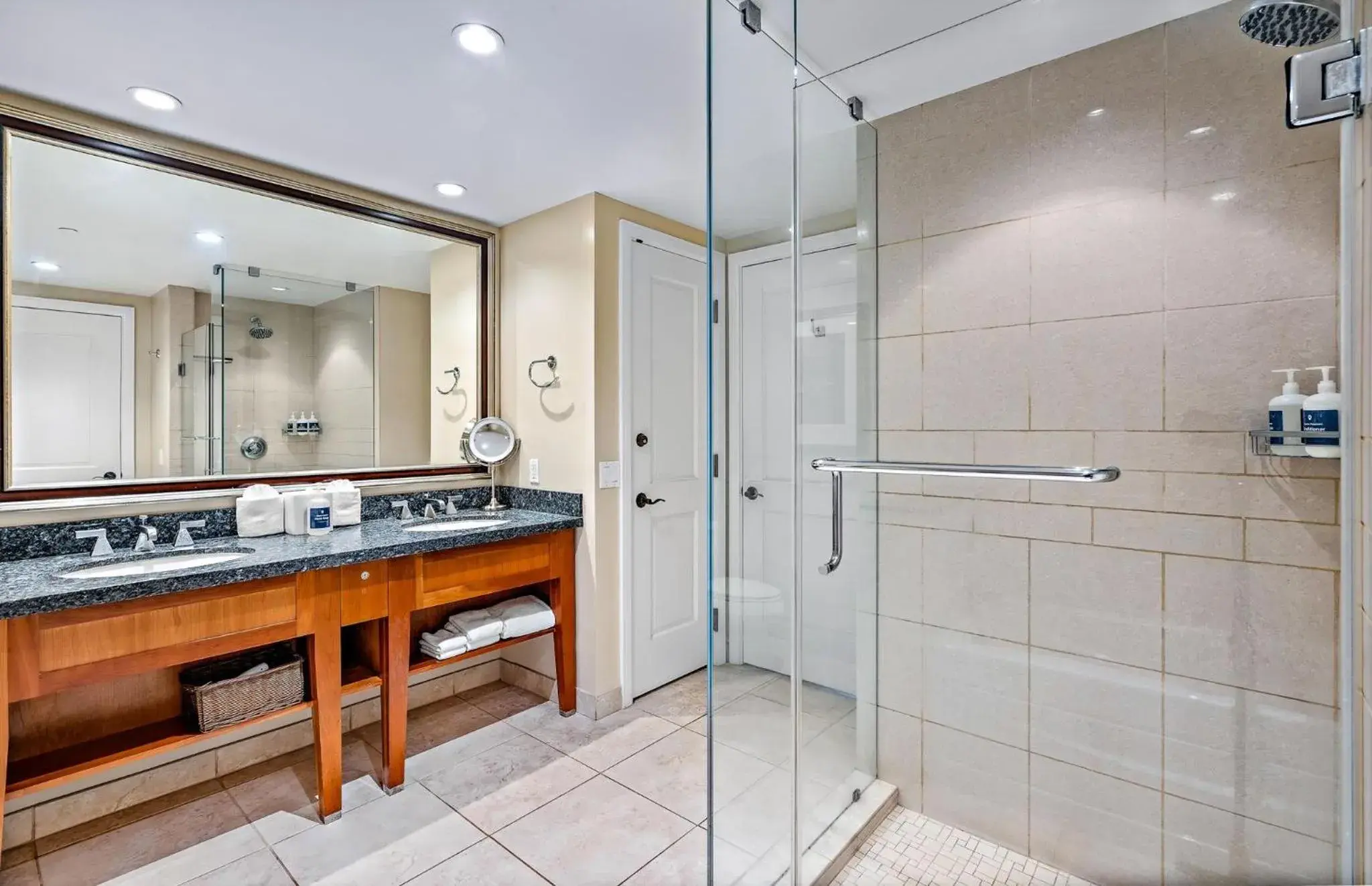 Property building in Honua Kai Resort And Spa By Maui Resort Rentals Property building in Honua Kai Resort And Spa By Maui Resort Rentals