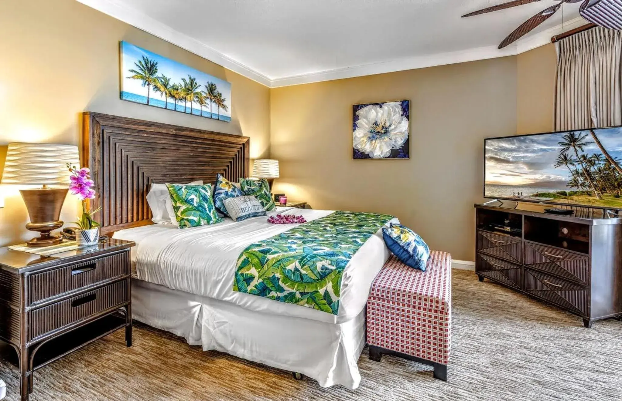 Property building, Bed in Honua Kai Resort And Spa By Maui Resort Rentals Property building, Bed in Honua Kai Resort And Spa By Maui Resort Rentals