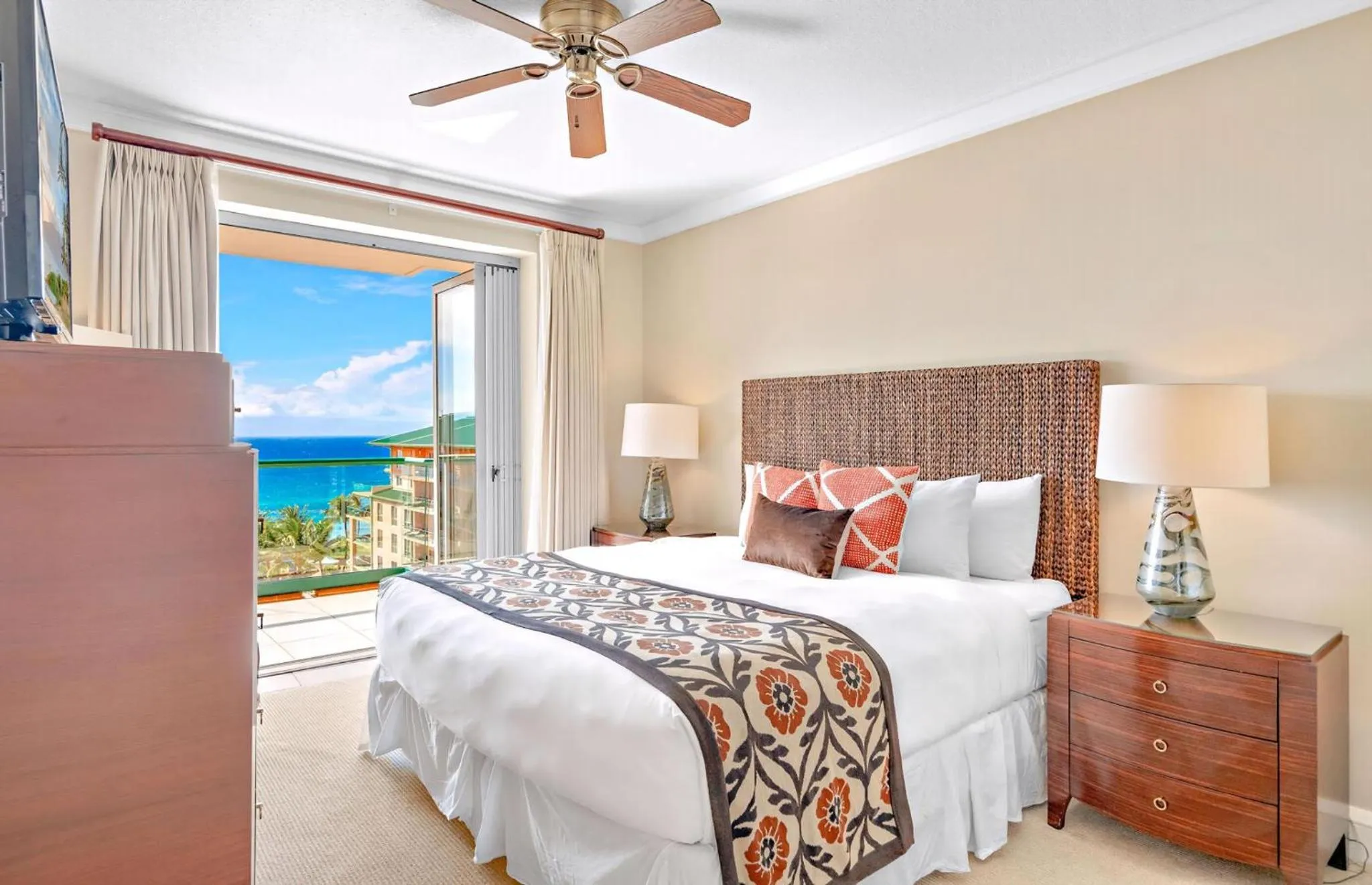 Property building, Bed in Honua Kai Resort And Spa By Maui Resort Rentals