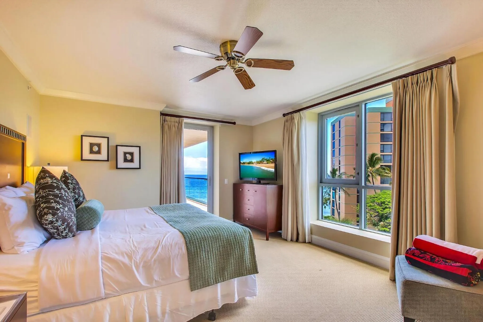Property building, Bed in Honua Kai Resort And Spa By Maui Resort Rentals