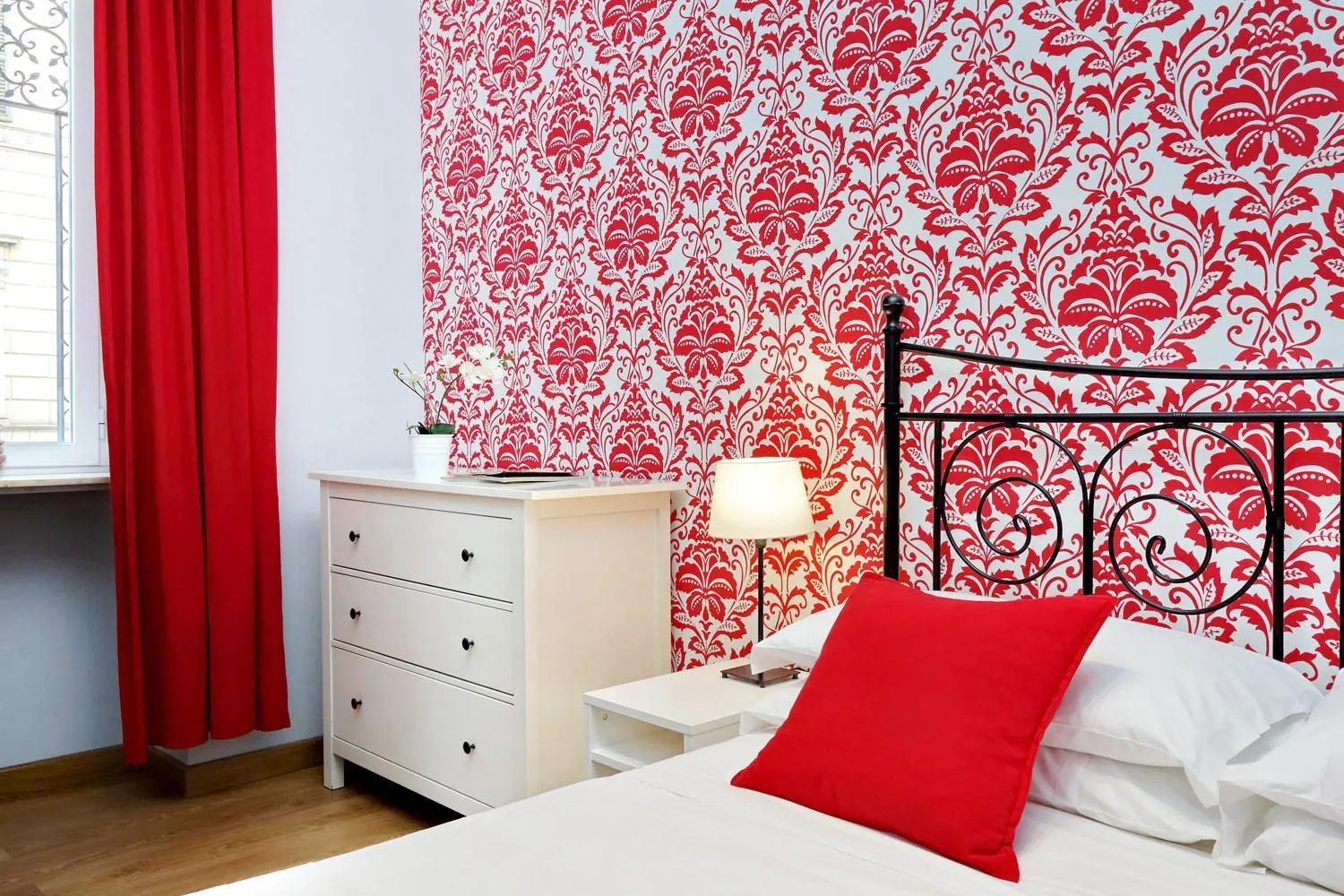 Bedroom, Bed in Cozy Tritone - My Extra Home