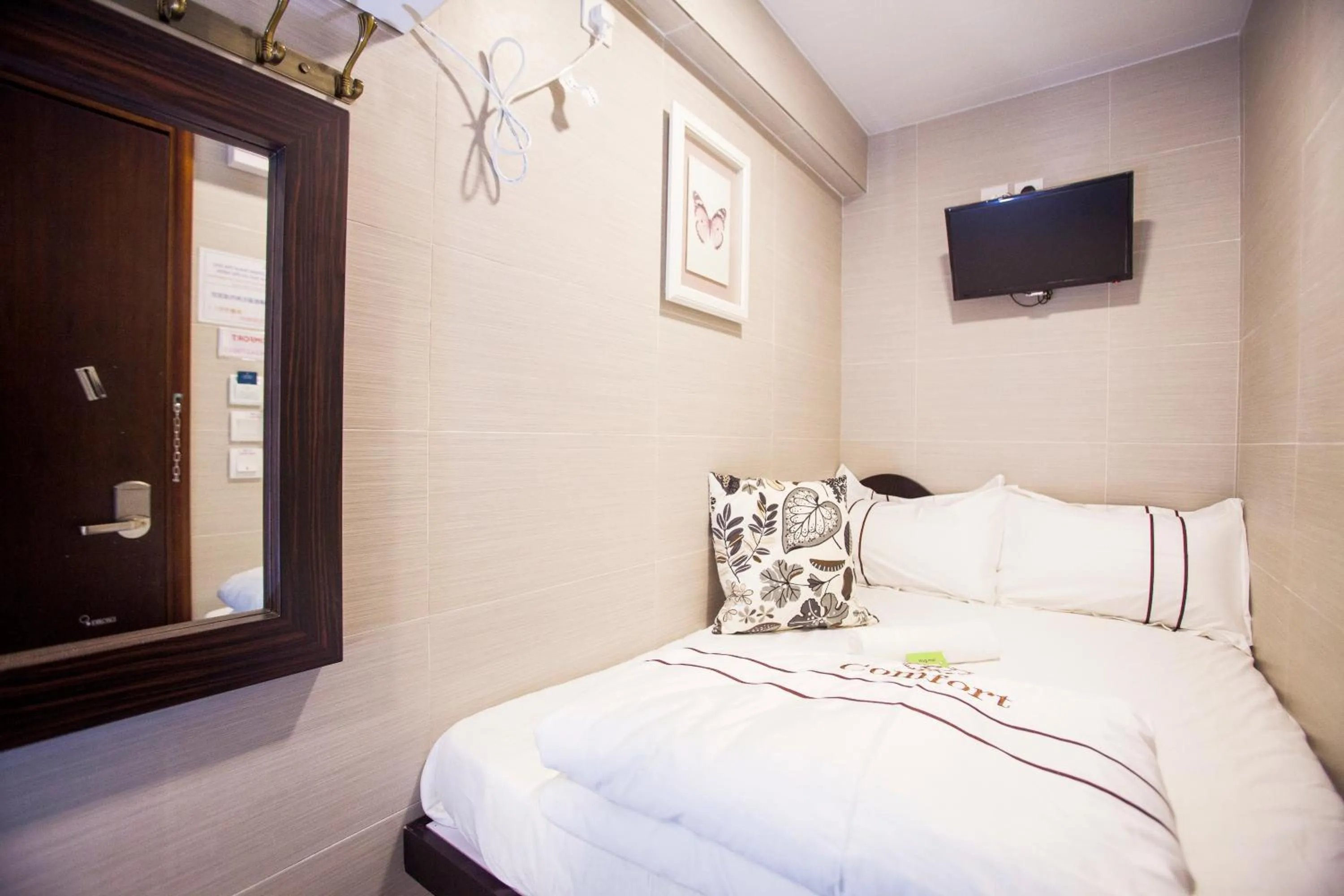 Bedroom, Bed in Joyous Guest House