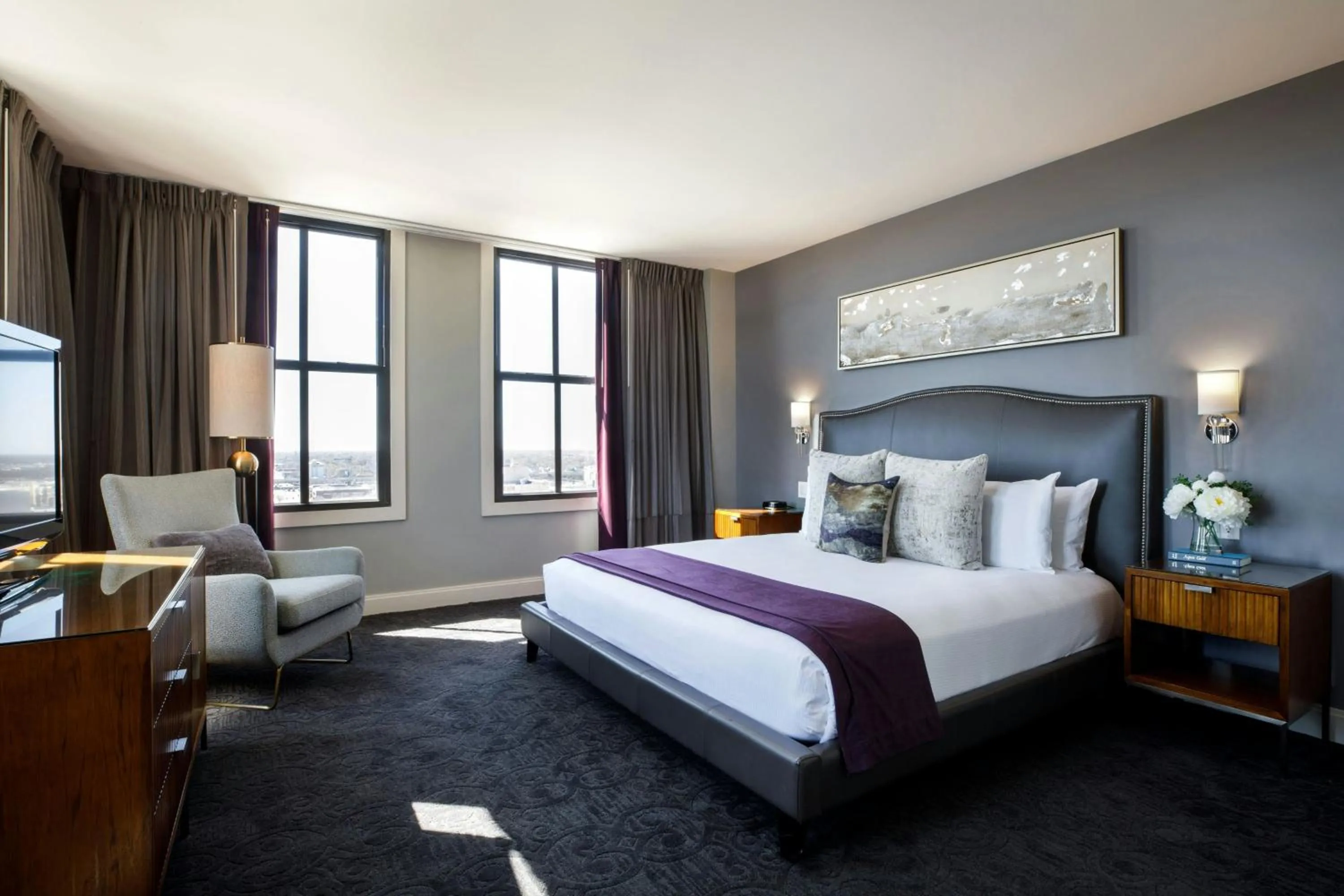 Photo of the whole room, Bed in Ambassador Hotel Wichita, Autograph Collection