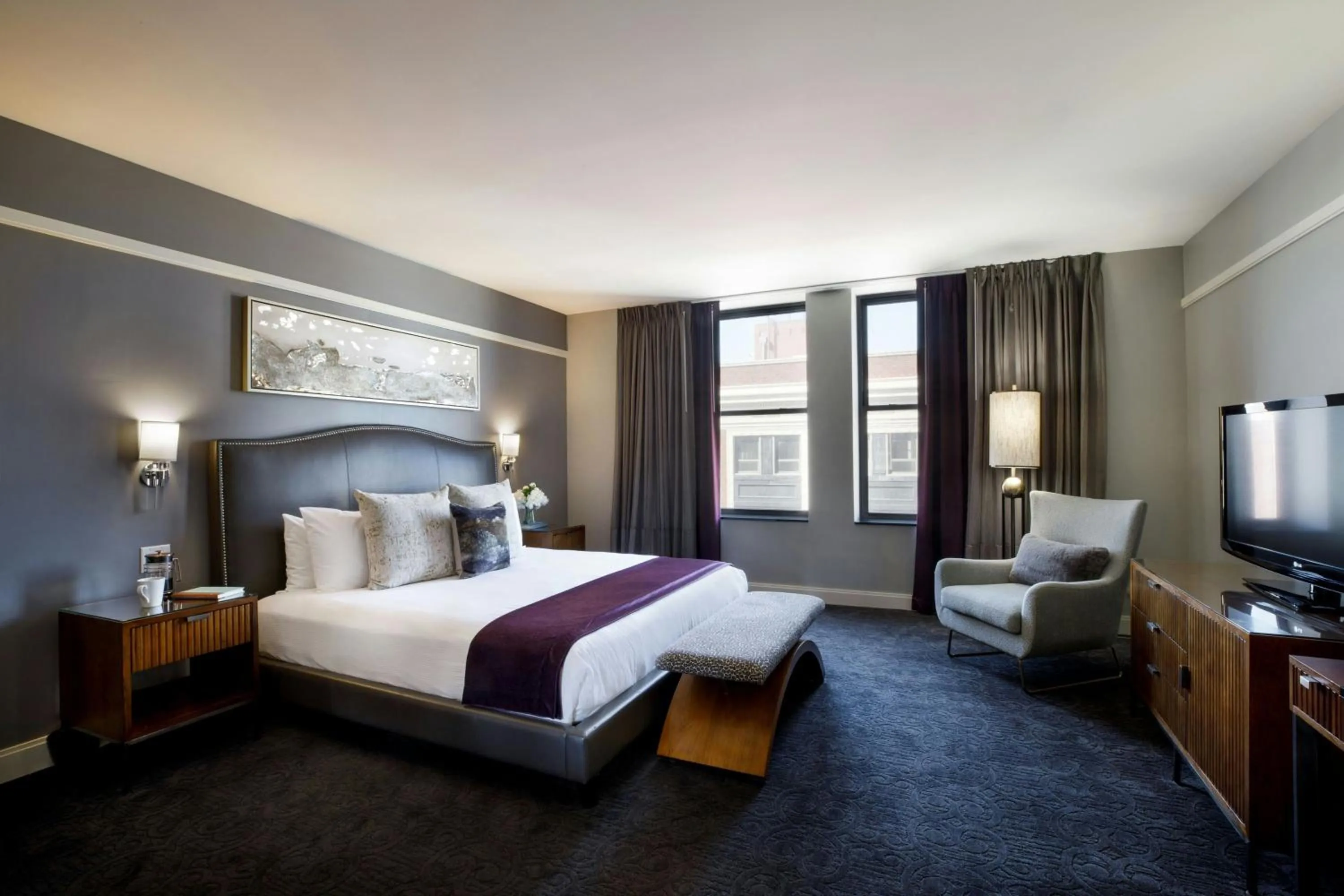 Photo of the whole room, Bed in Ambassador Hotel Wichita, Autograph Collection