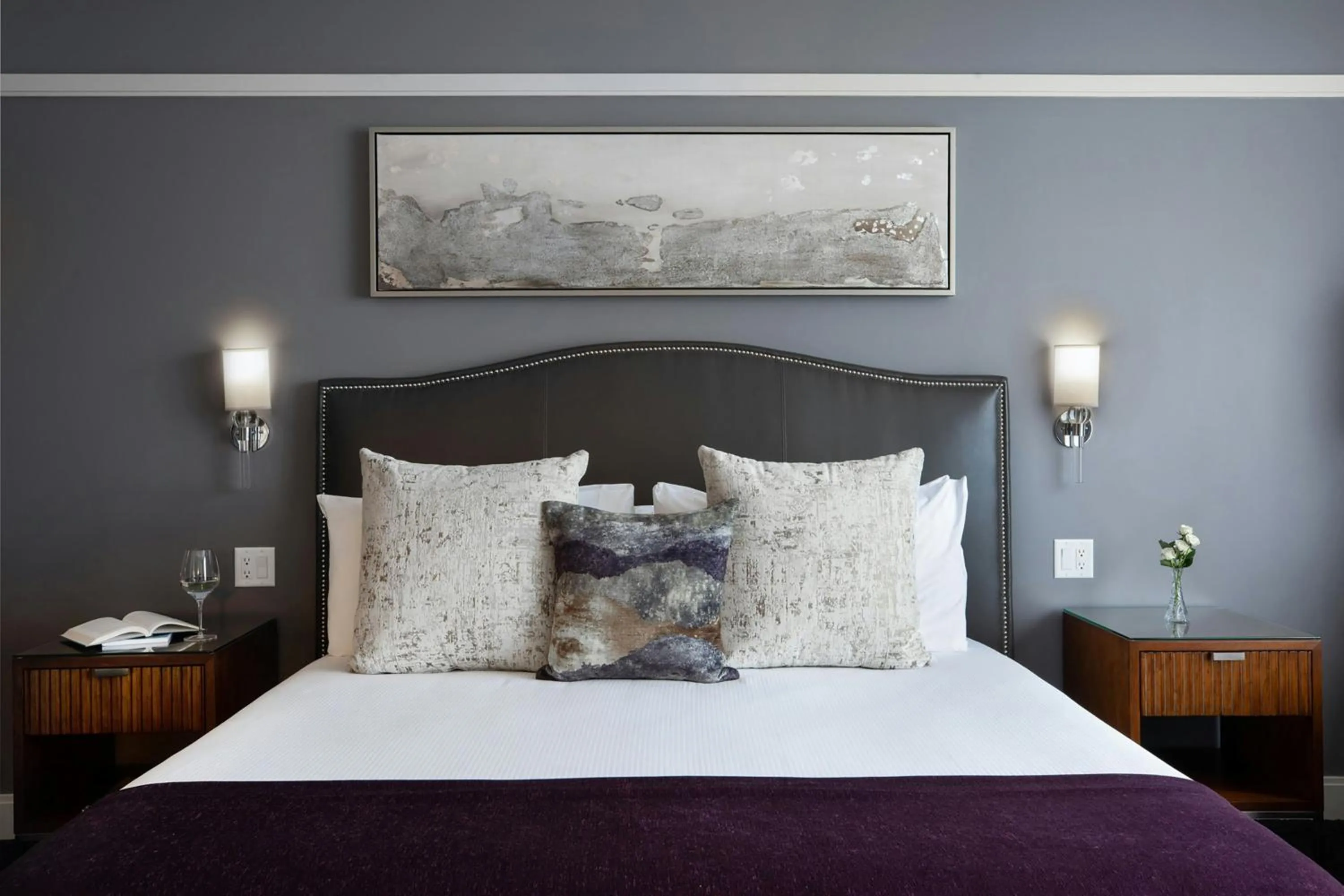 Photo of the whole room, Bed in Ambassador Hotel Wichita, Autograph Collection