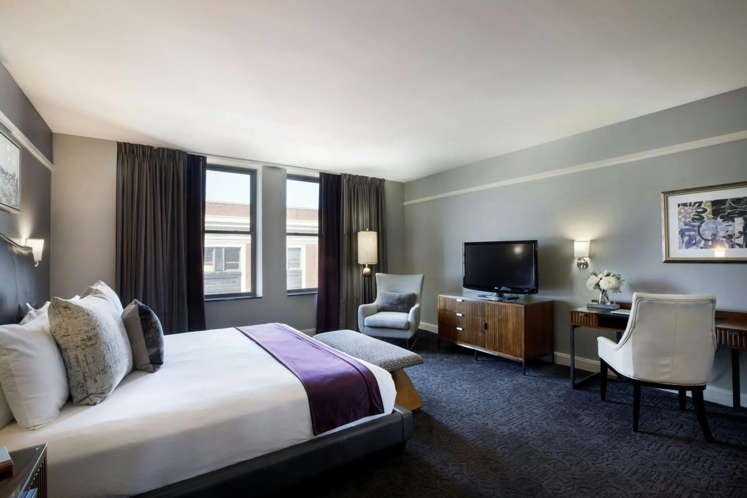 Photo of the whole room, Bed in Ambassador Hotel Wichita, Autograph Collection