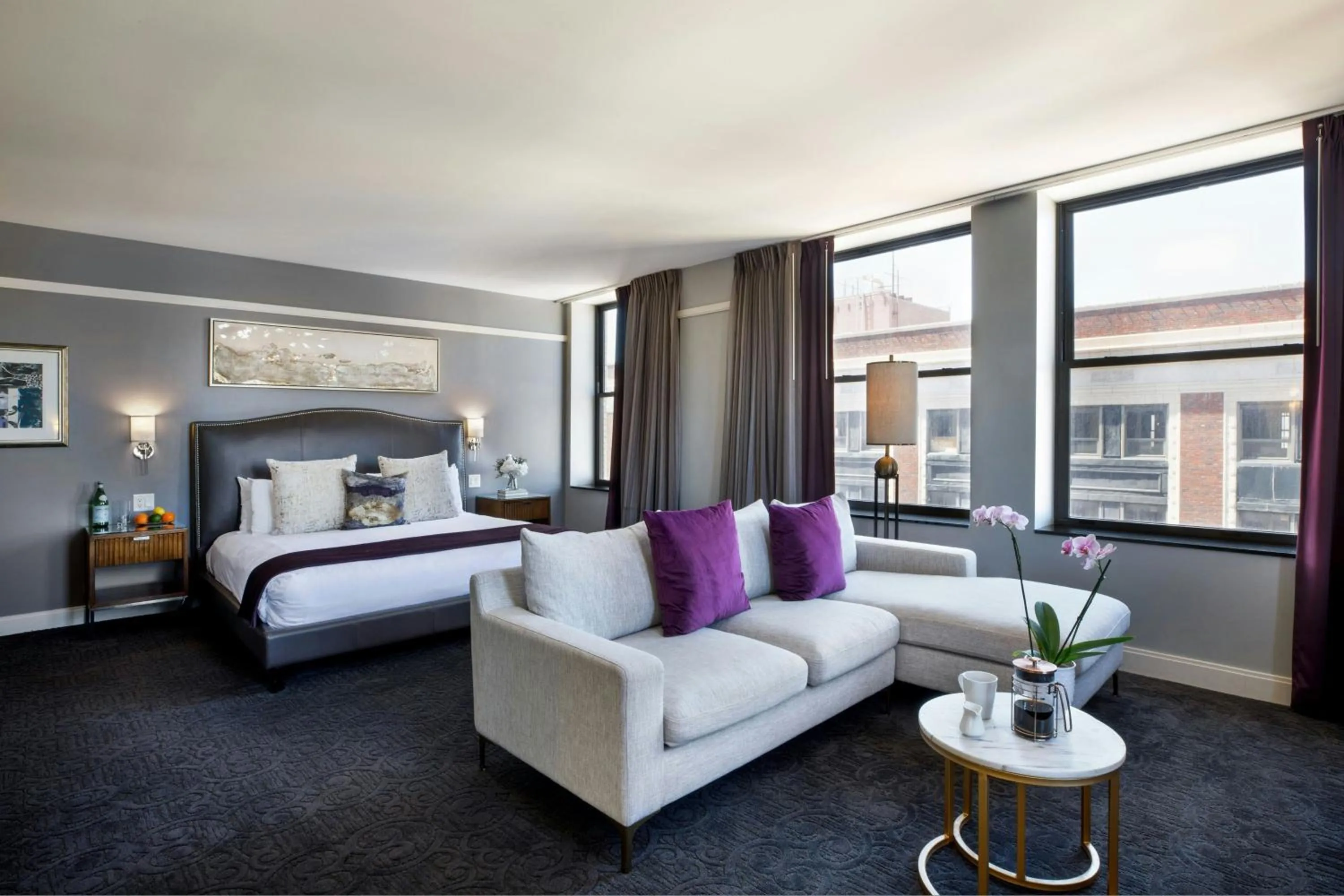 Photo of the whole room, Bed in Ambassador Hotel Wichita, Autograph Collection