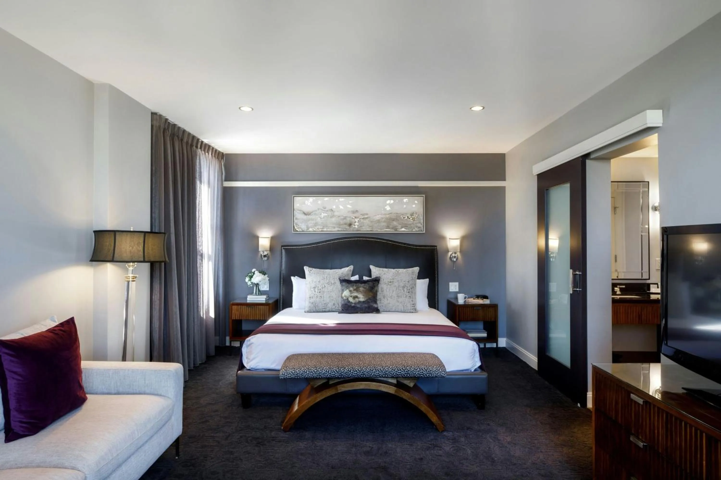 Photo of the whole room, Bed in Ambassador Hotel Wichita, Autograph Collection