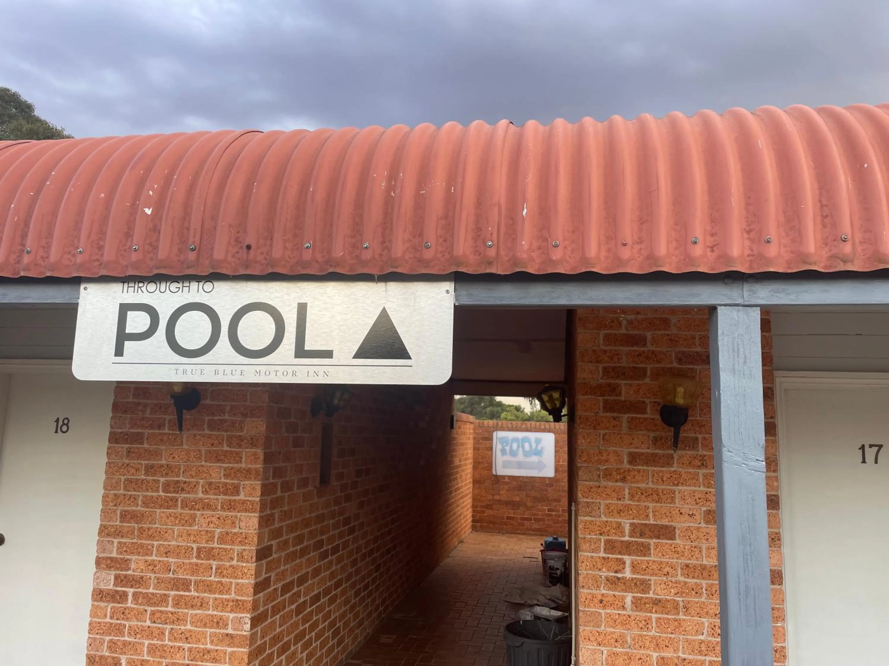 True blue Motor Inn