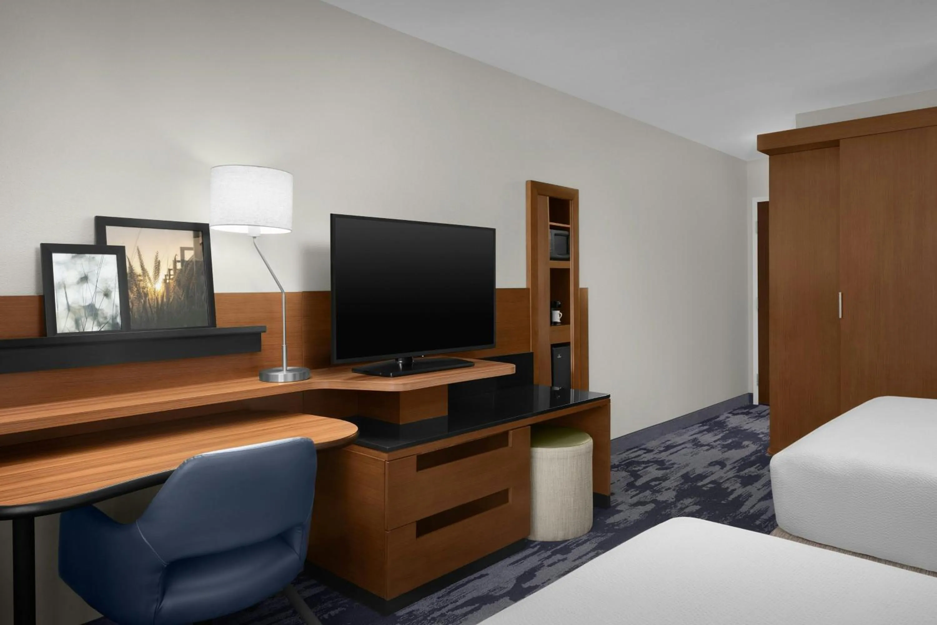 Photo of the whole room, Bed in Fairfield Inn & Suites by Marriott Fayetteville North