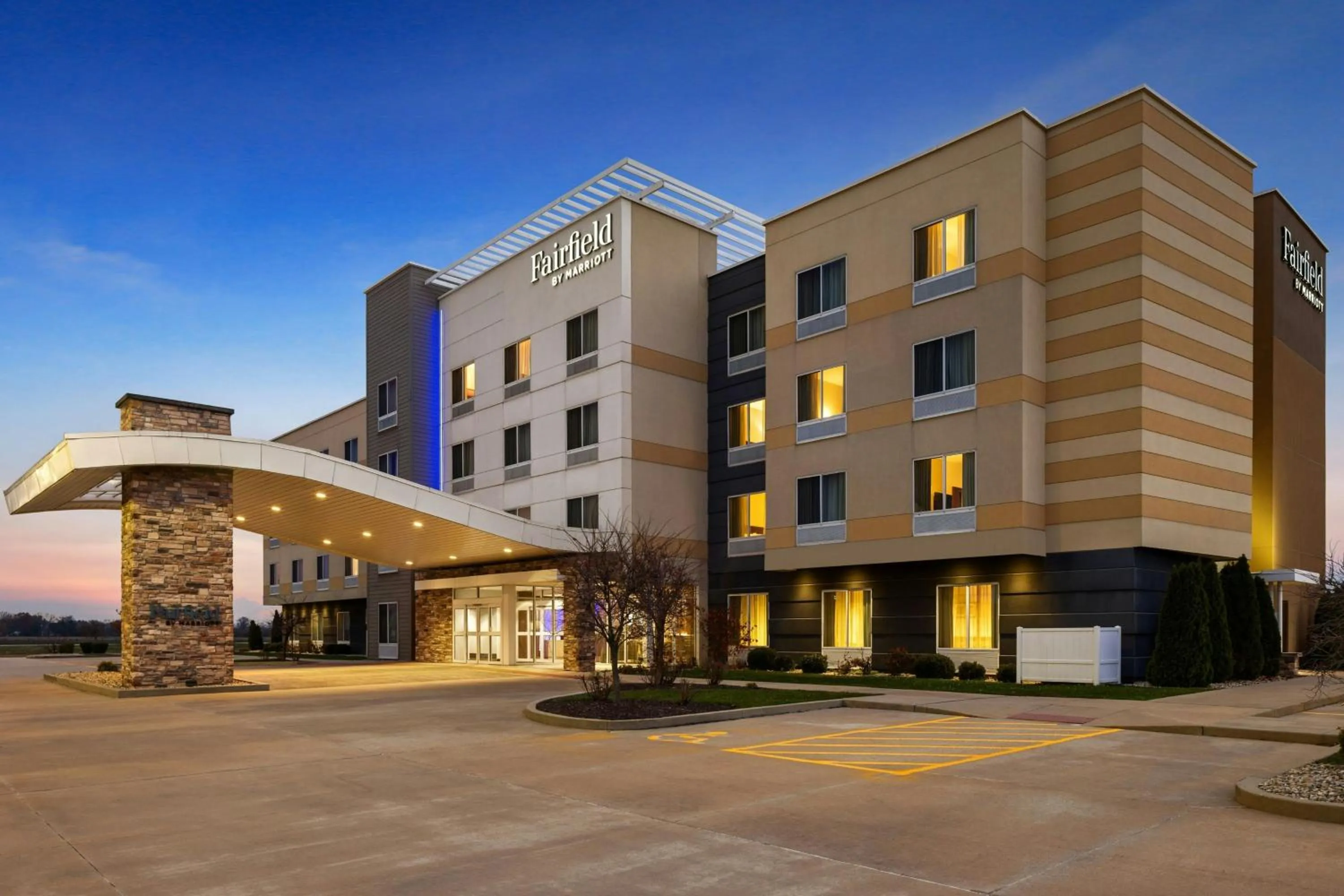 Property building in Fairfield Inn & Suites by Marriott St. Louis Pontoon Beach/Granite City, IL
