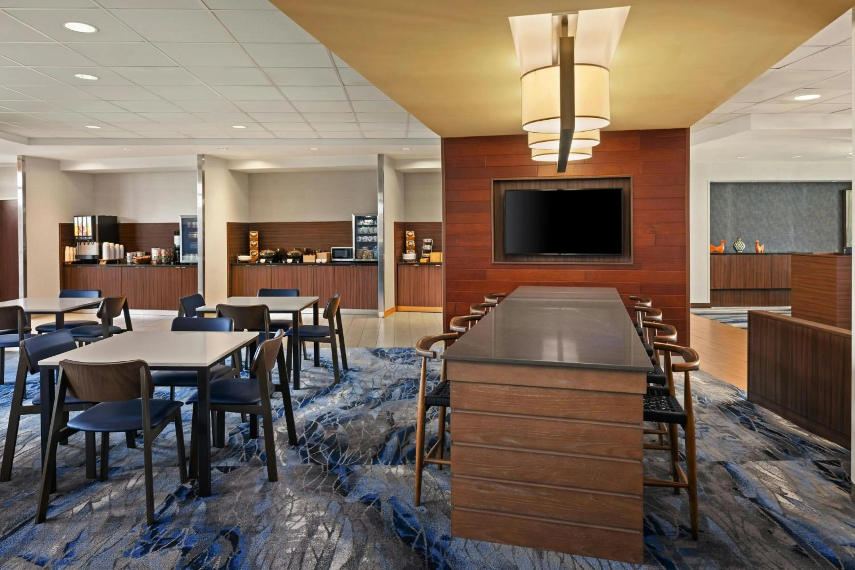 Breakfast in Fairfield Inn & Suites by Marriott St. Louis Pontoon Beach/Granite City, IL