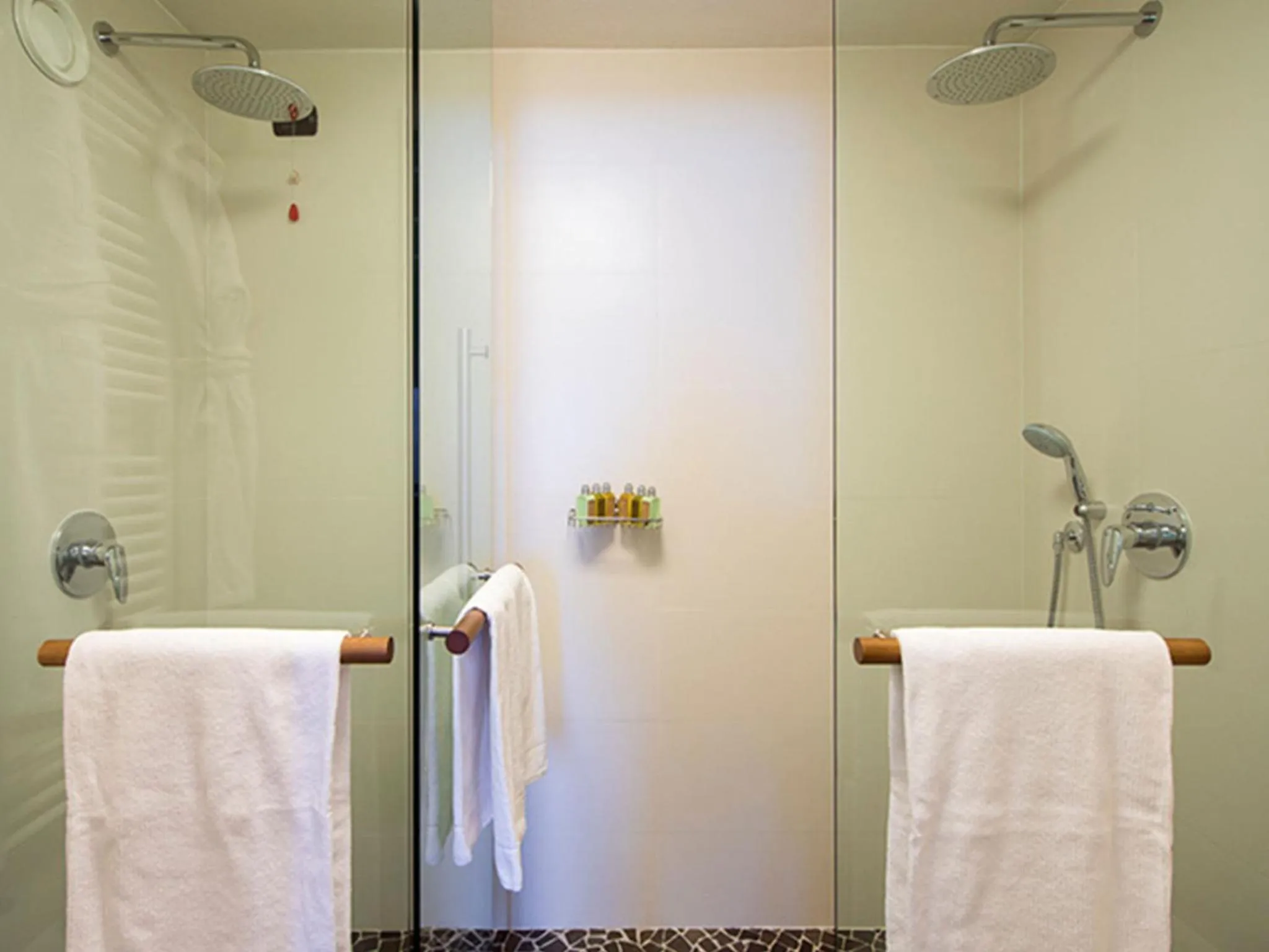 Shower in Hotel Principe delle Nevi