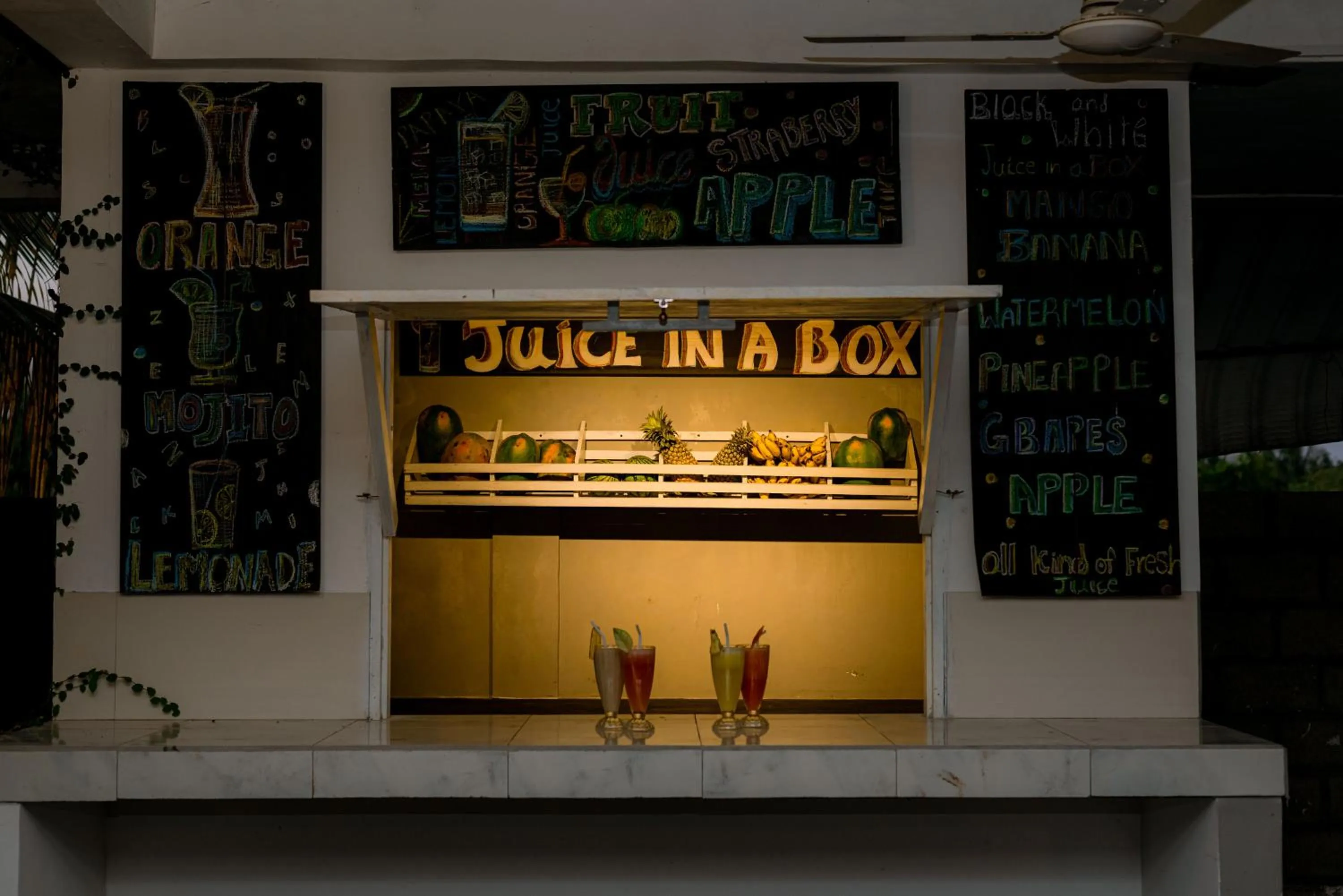 Lounge or bar in Eco Hotel Black & White - Anuradhapura