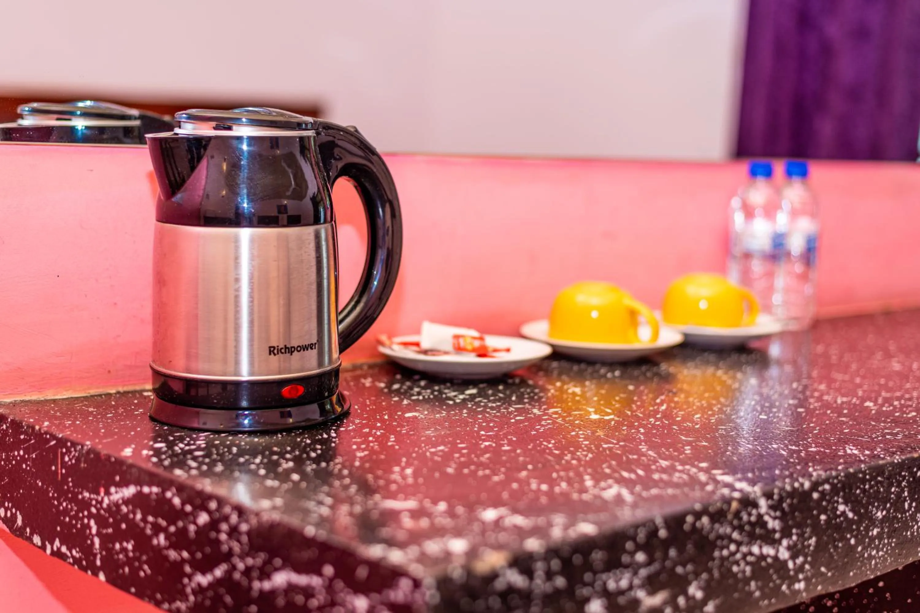 Eco Hotel Black & White - Anuradhapura