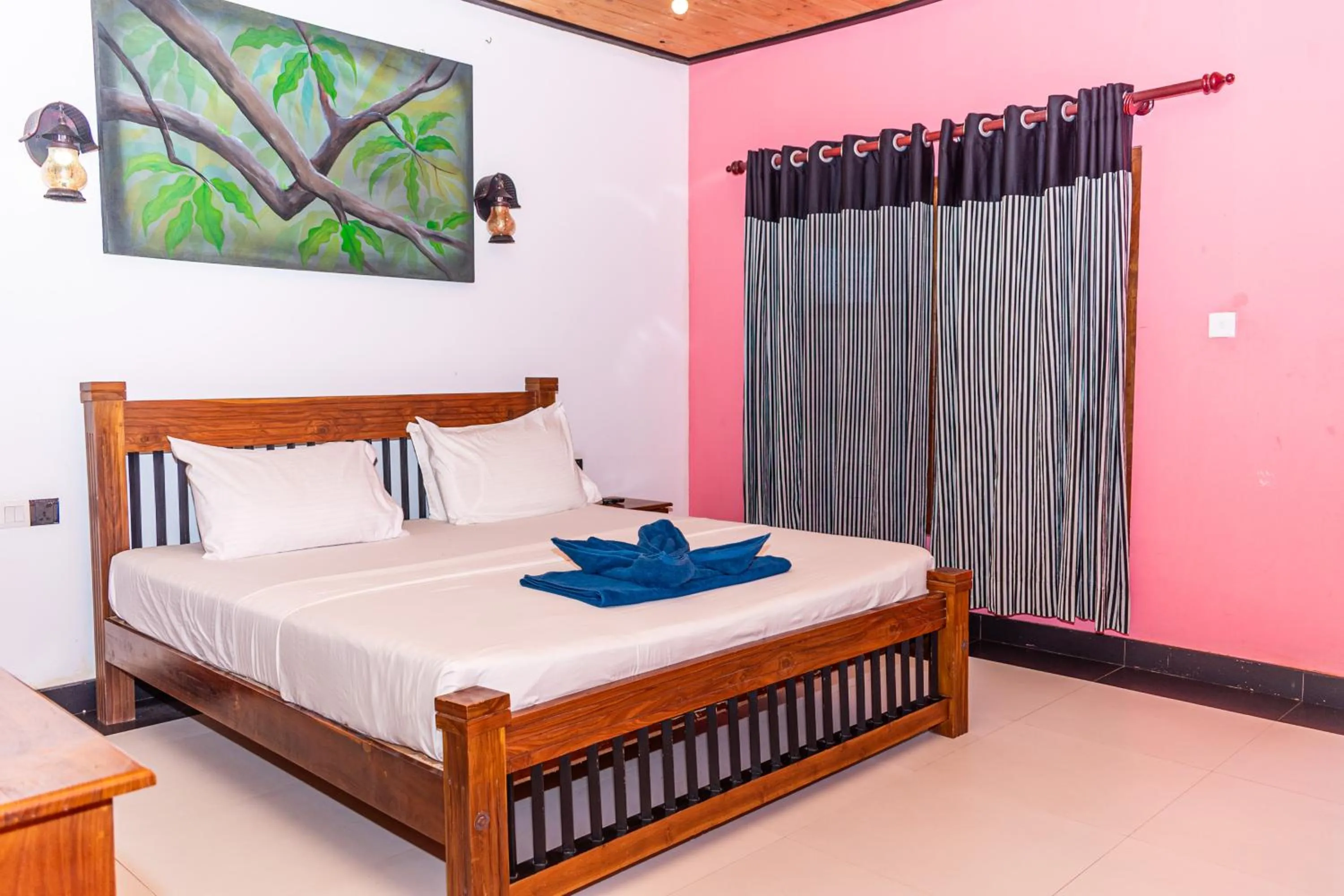 Bed in Eco Hotel Black & White - Anuradhapura