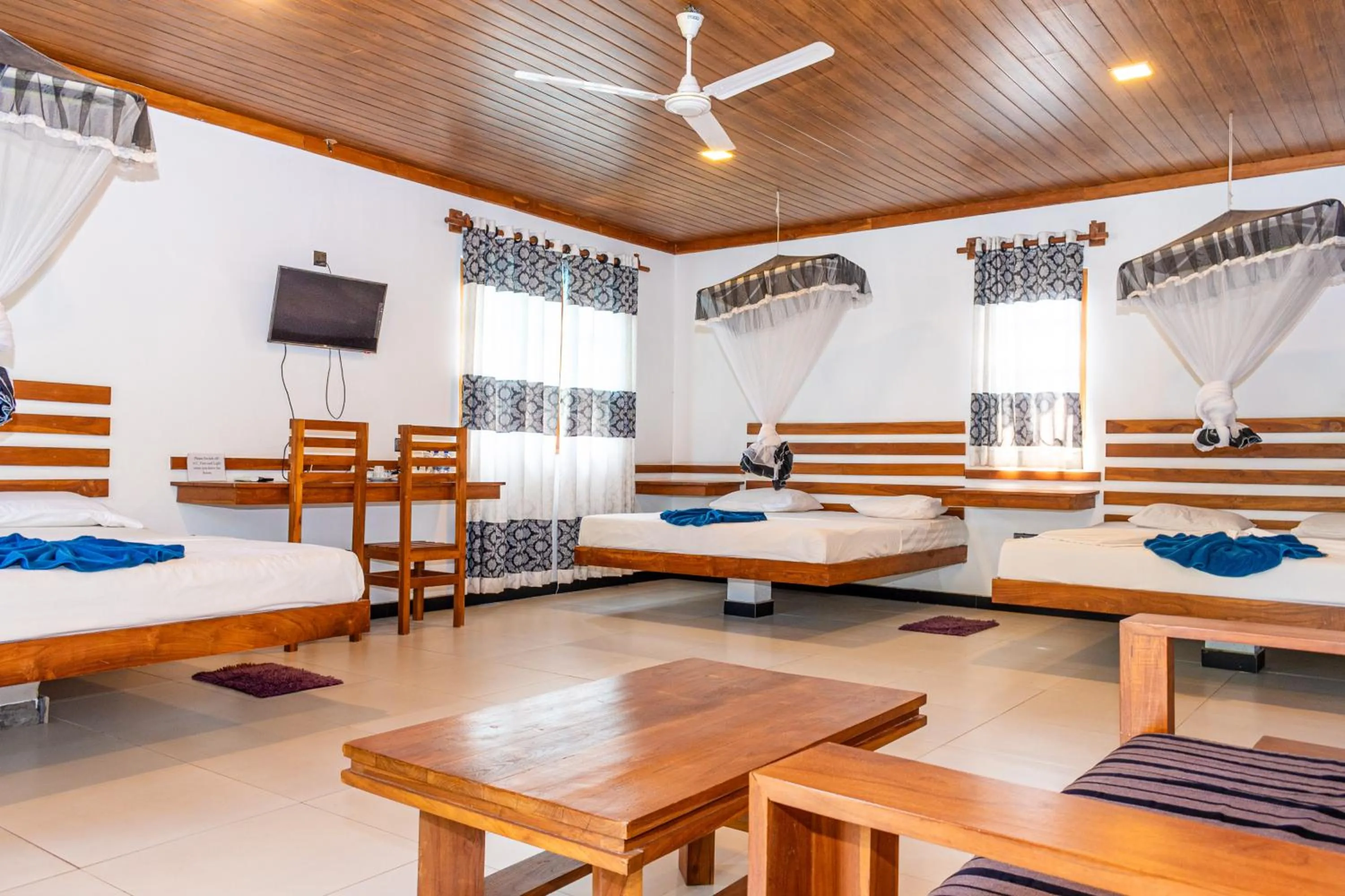 Evening entertainment in Eco Hotel Black & White - Anuradhapura