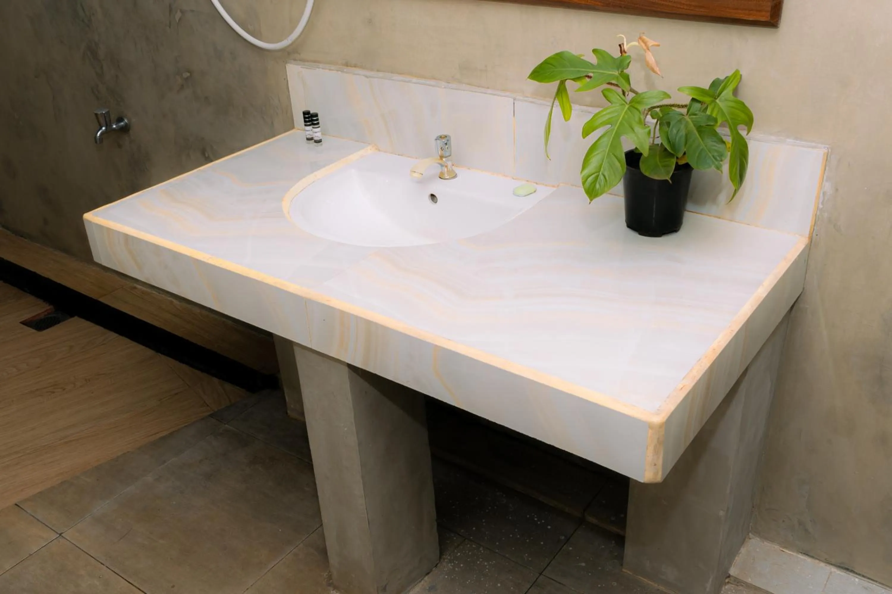 Eco Hotel Black & White - Anuradhapura