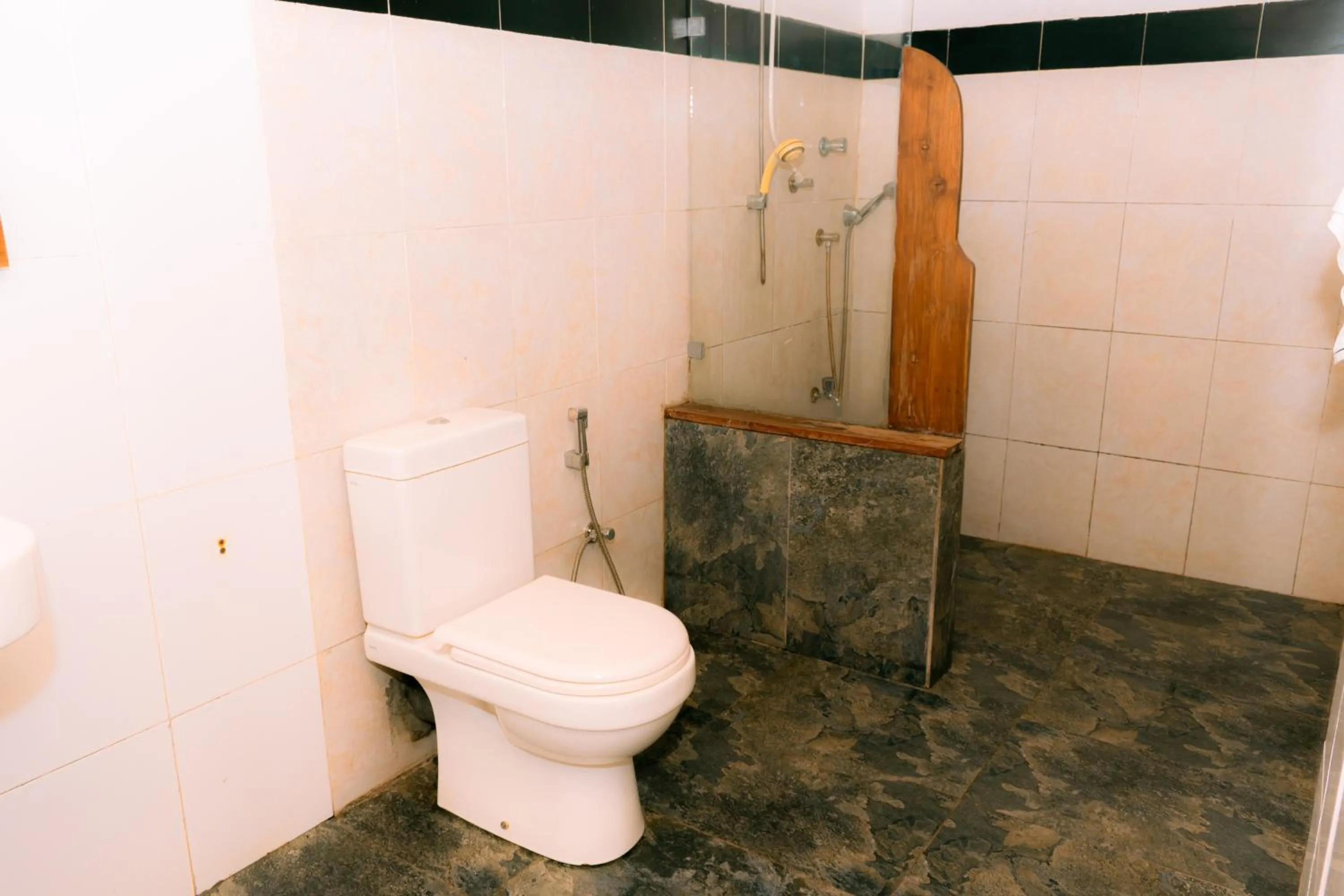 Eco Hotel Black & White - Anuradhapura