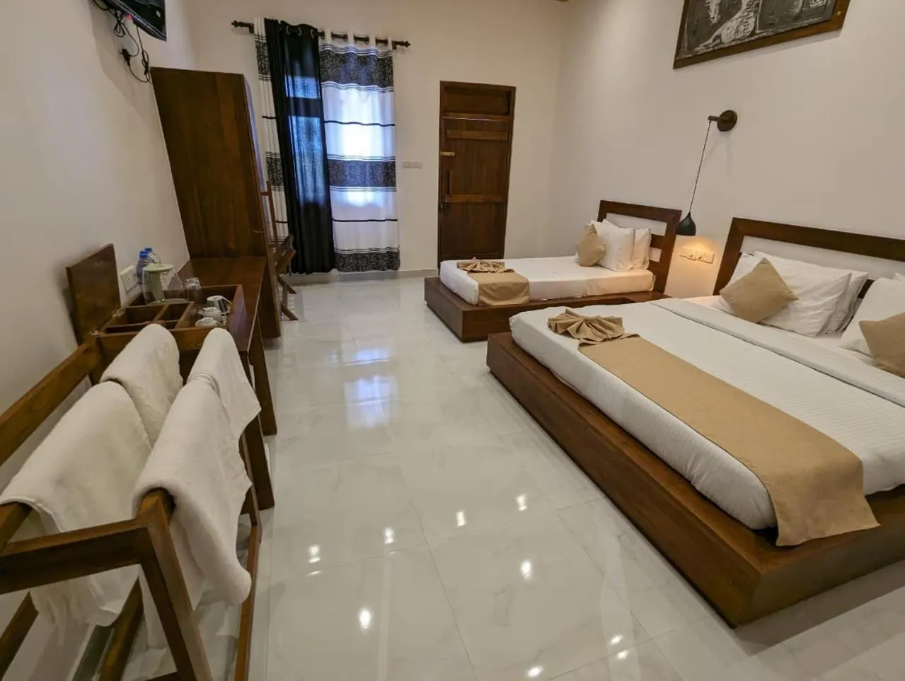 Bed in Eco Hotel Black & White - Anuradhapura