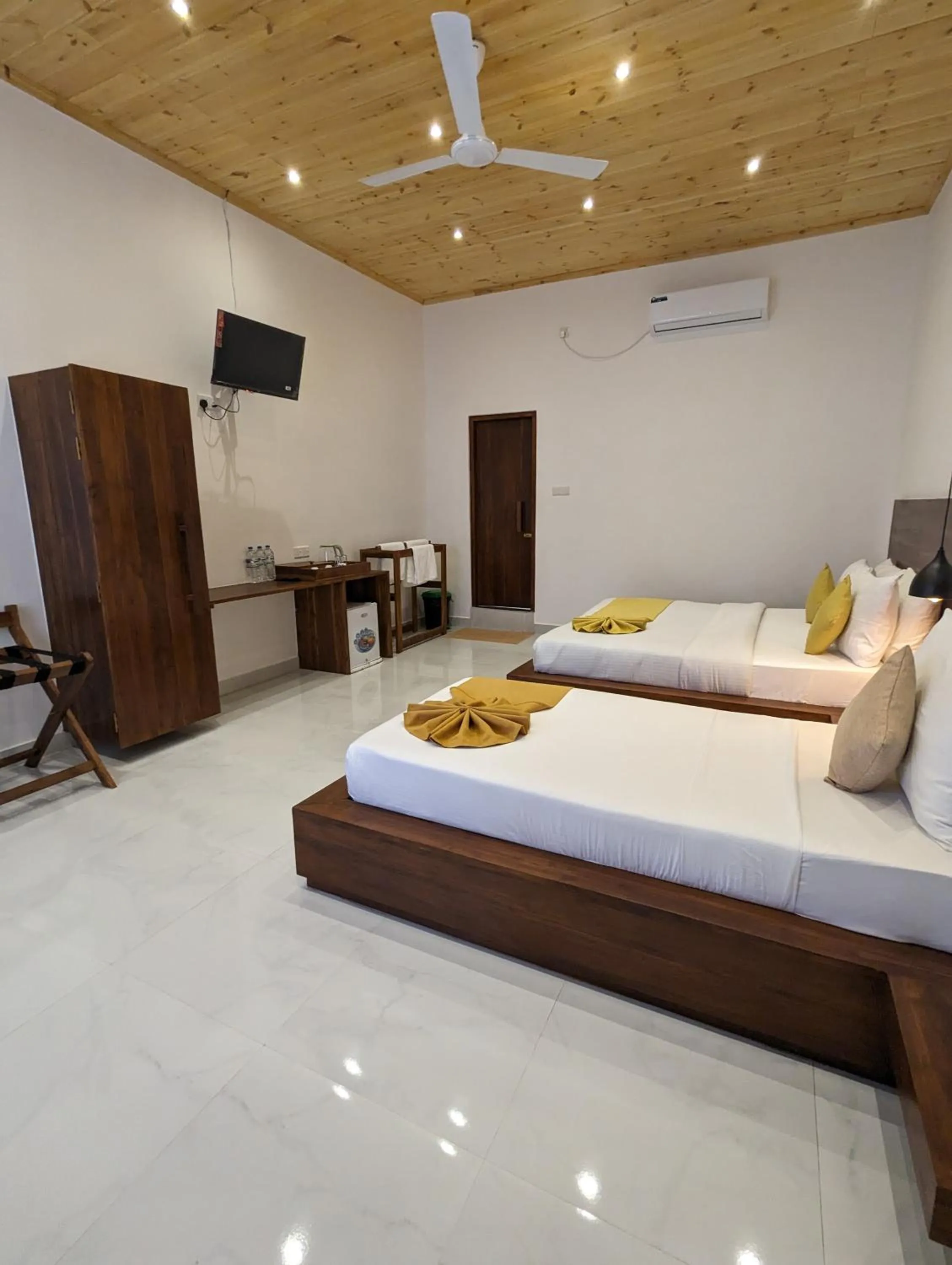 Bed in Eco Hotel Black & White - Anuradhapura