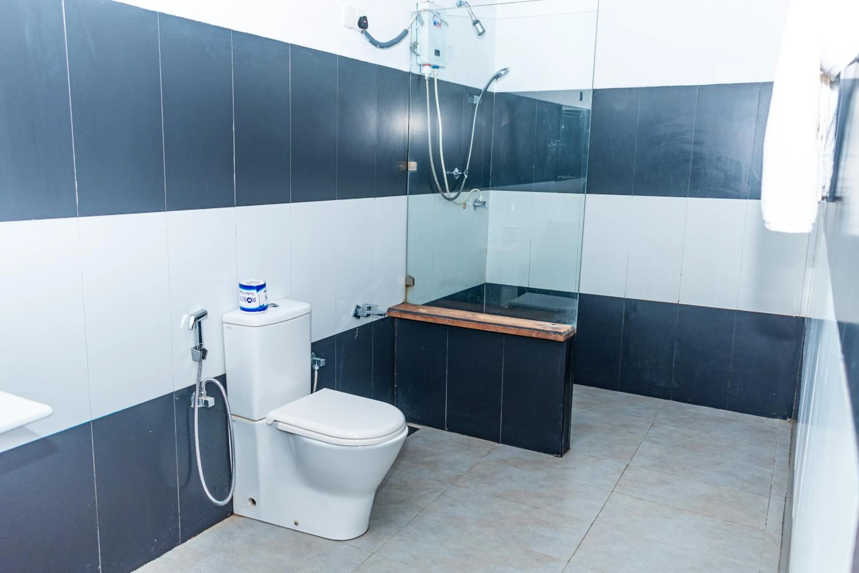 Eco Hotel Black & White - Anuradhapura