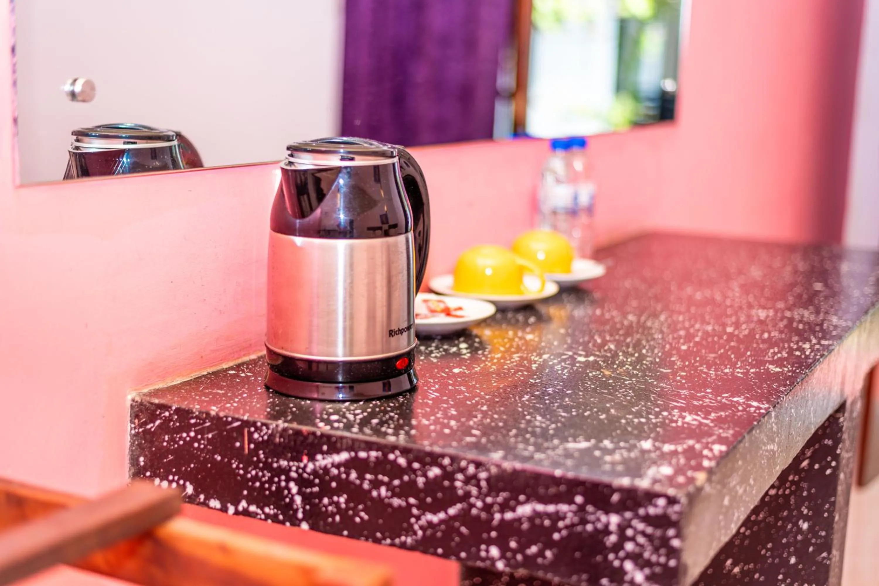 Eco Hotel Black & White - Anuradhapura