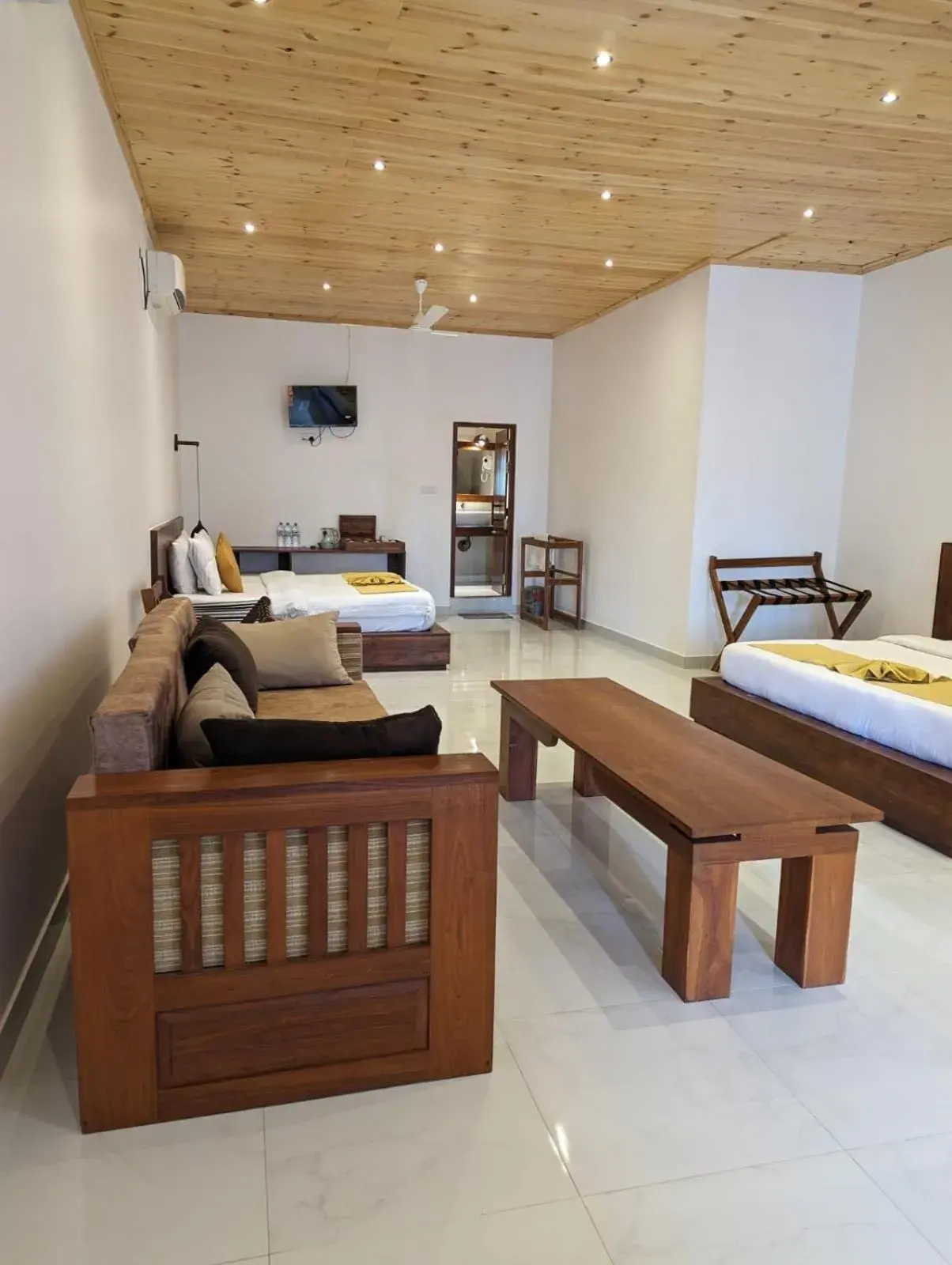 Deluxe King Studio in Eco Hotel Black & White - Anuradhapura Deluxe King Studio in Eco Hotel Black & White - Anuradhapura