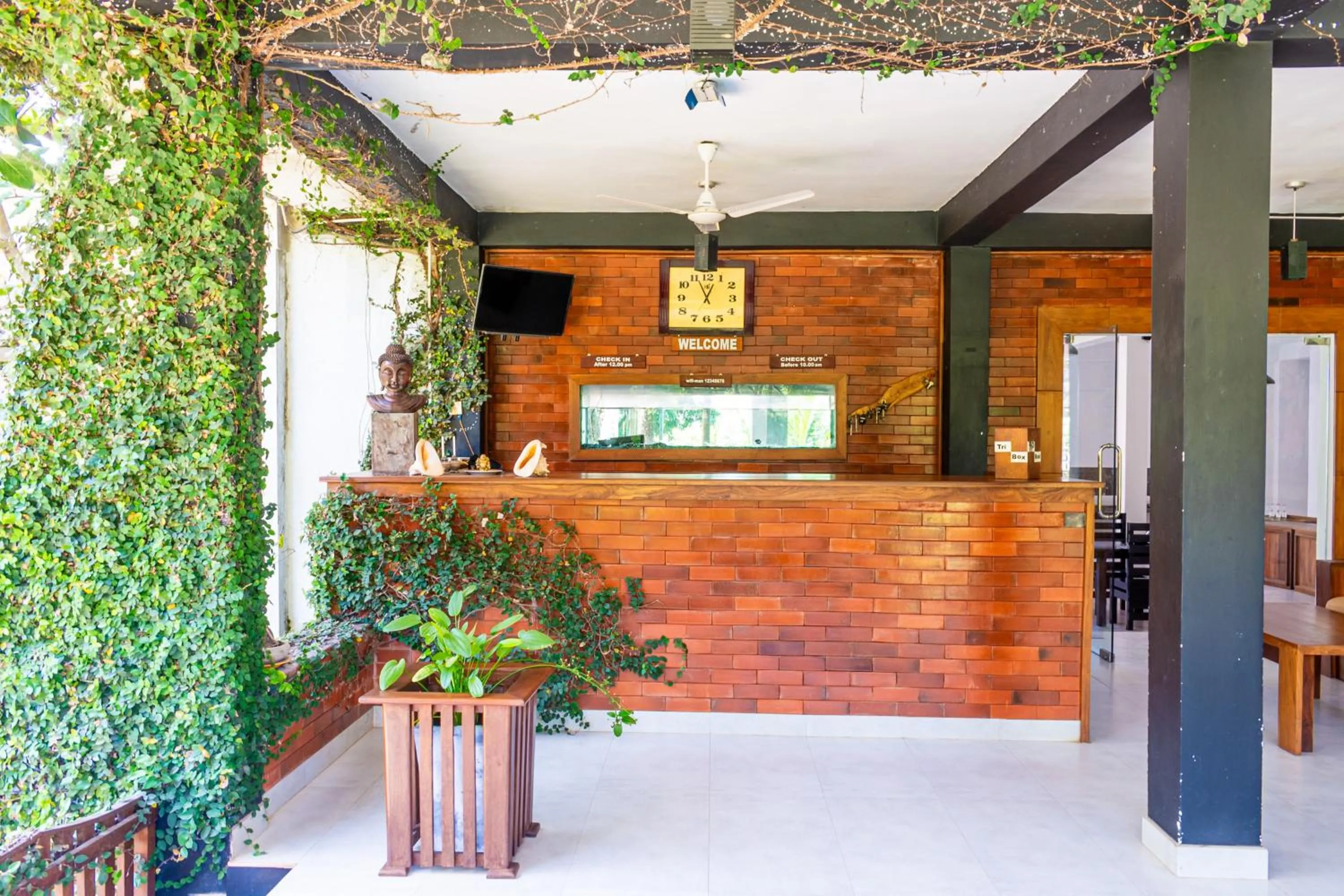 TV and multimedia in Eco Hotel Black & White - Anuradhapura