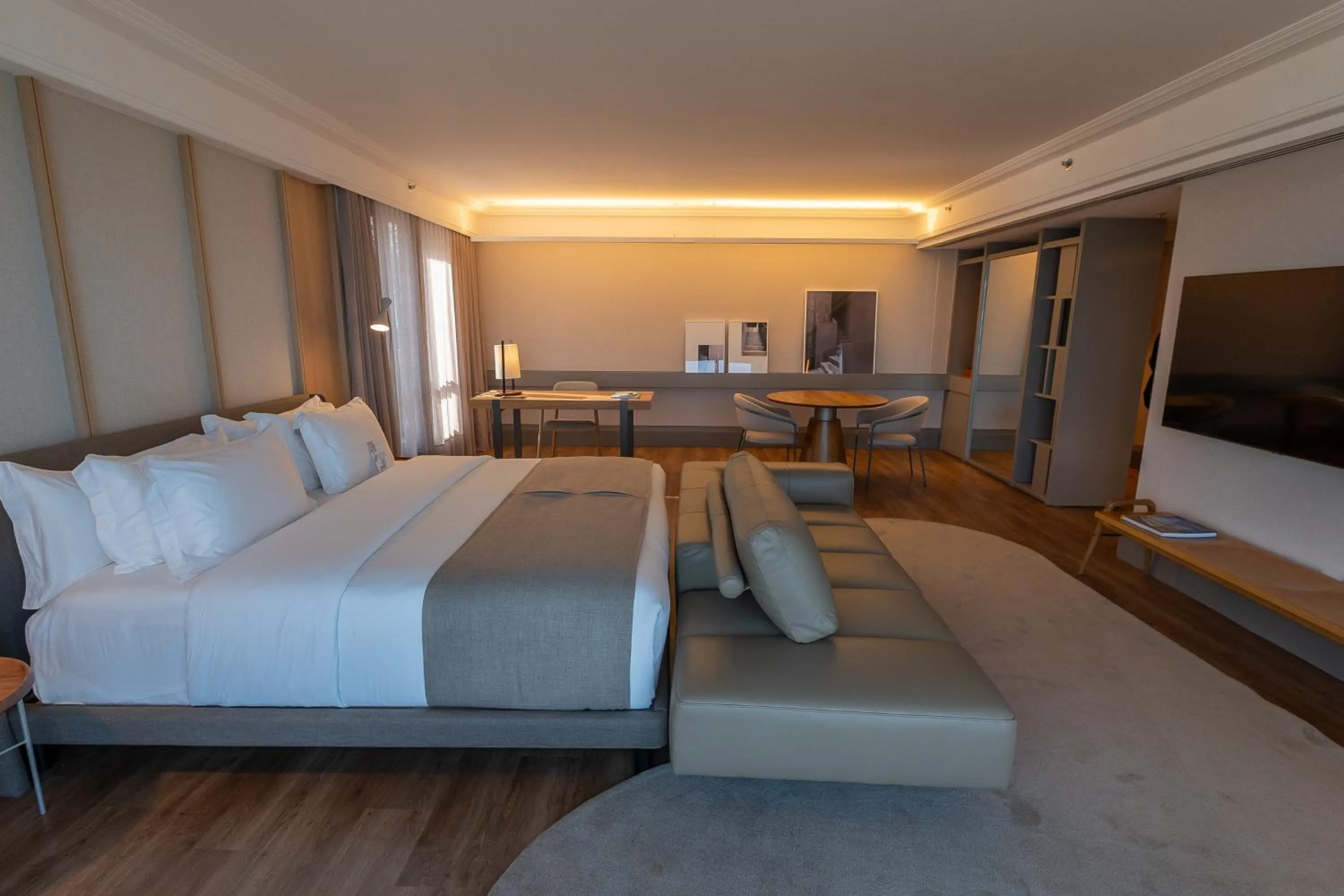 Communal lounge/ TV room in Novotel Florianopolis