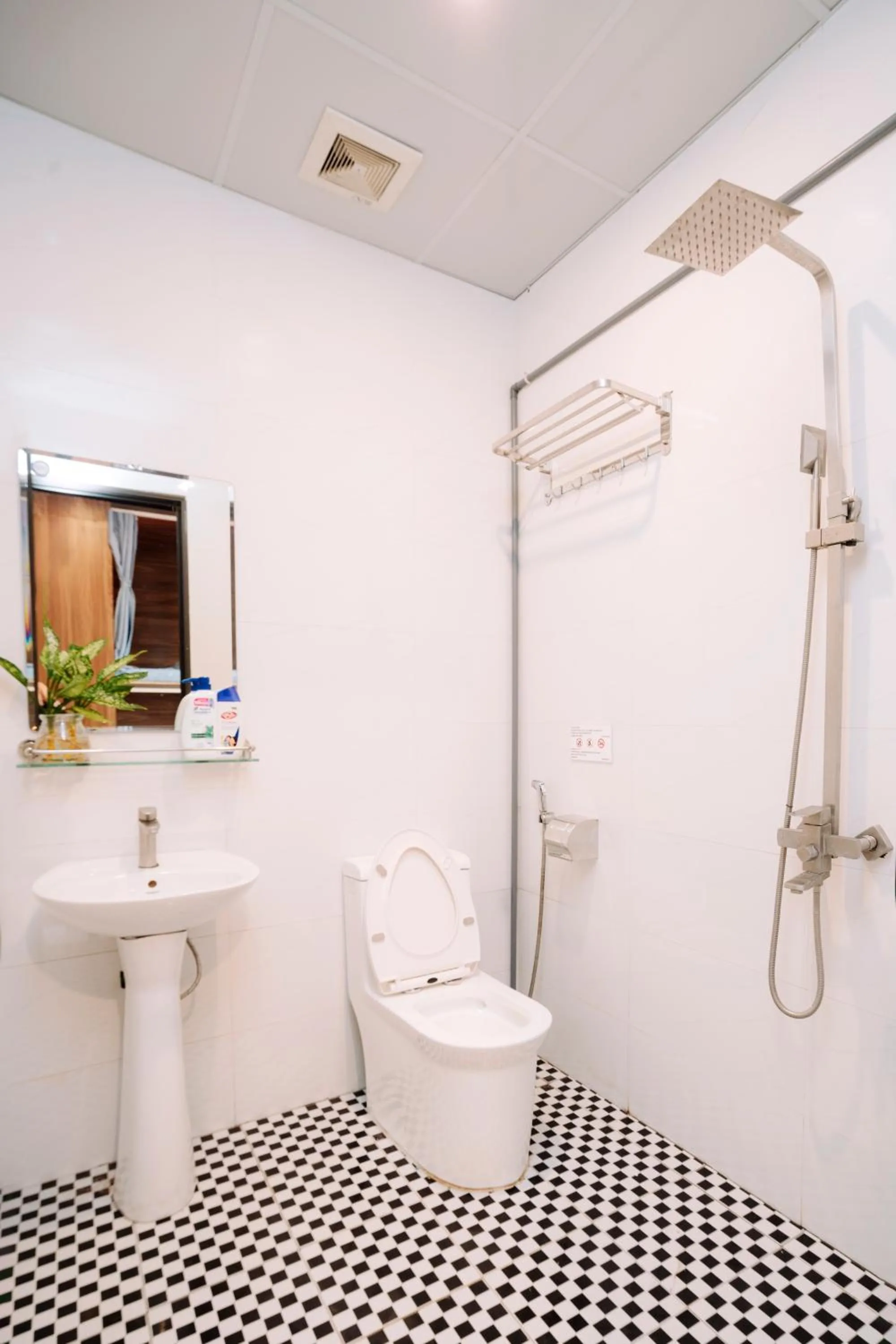 Shower in Wafami Hostel Ninh Binh