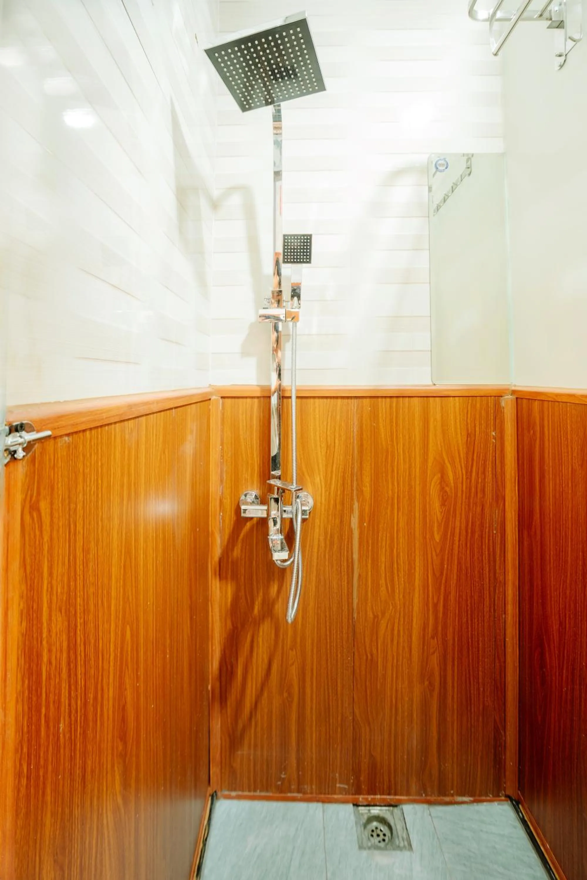 Shower in Wafami Hostel Ninh Binh
