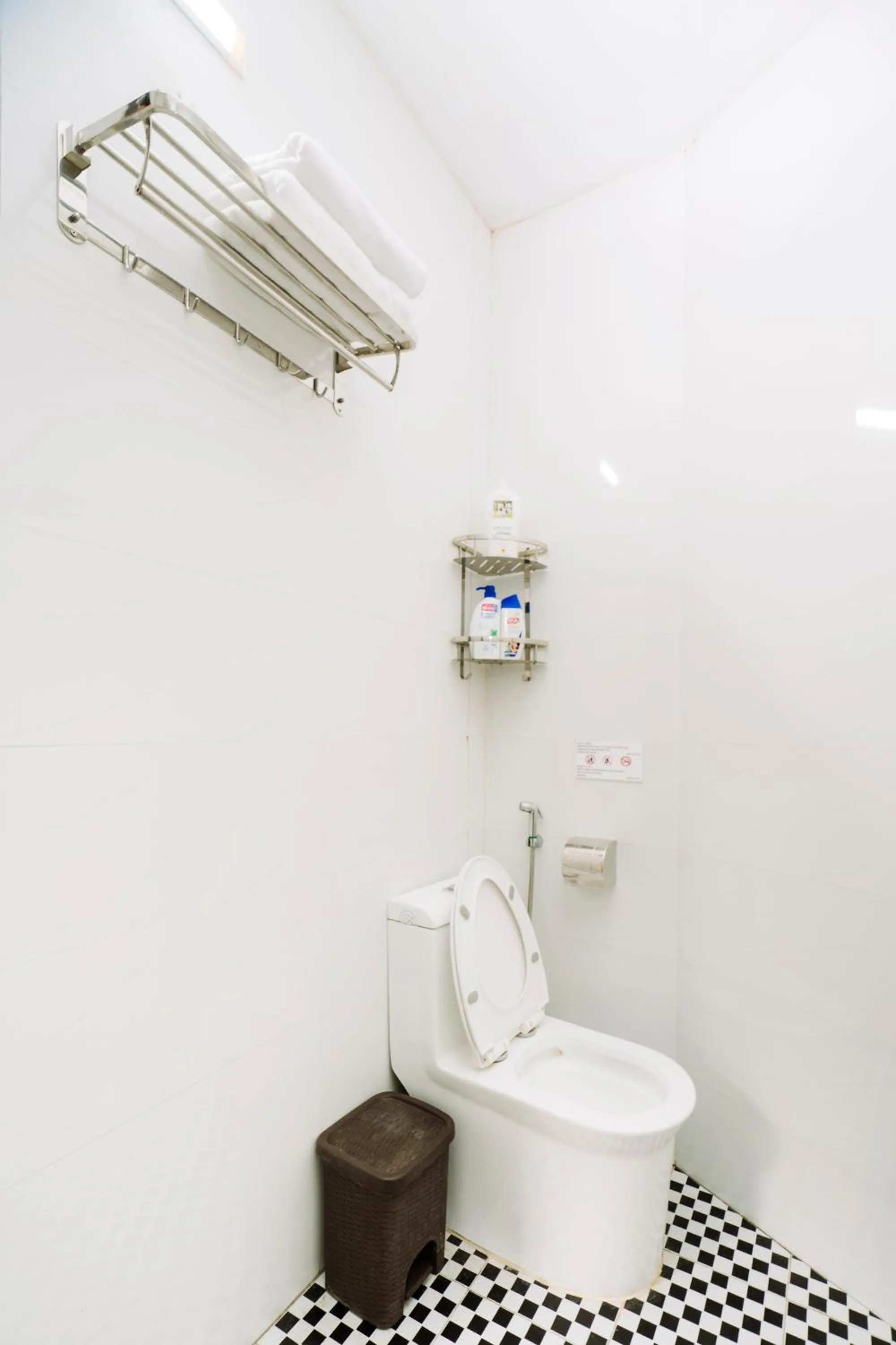 Toilet in Wafami Hostel Ninh Binh