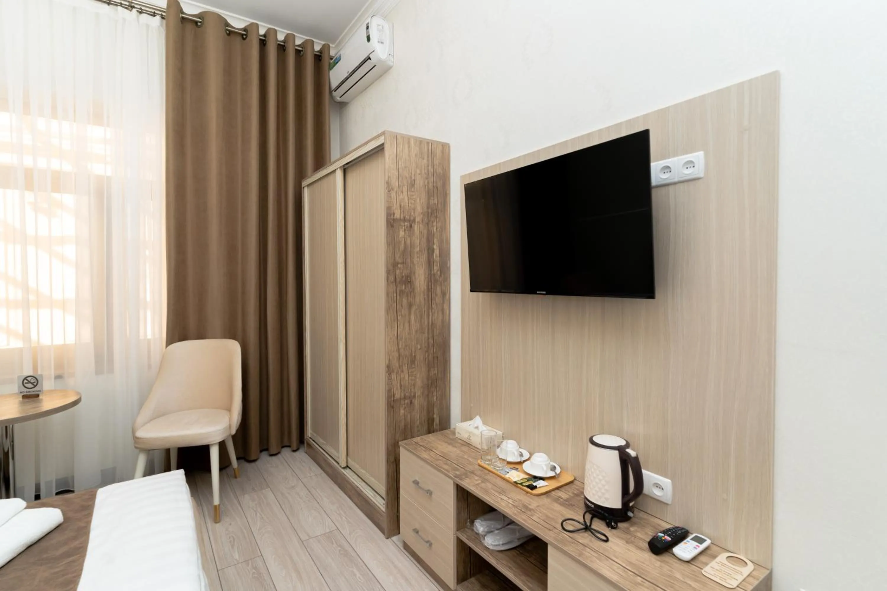 Photo of the whole room in The Heritage Tashkent