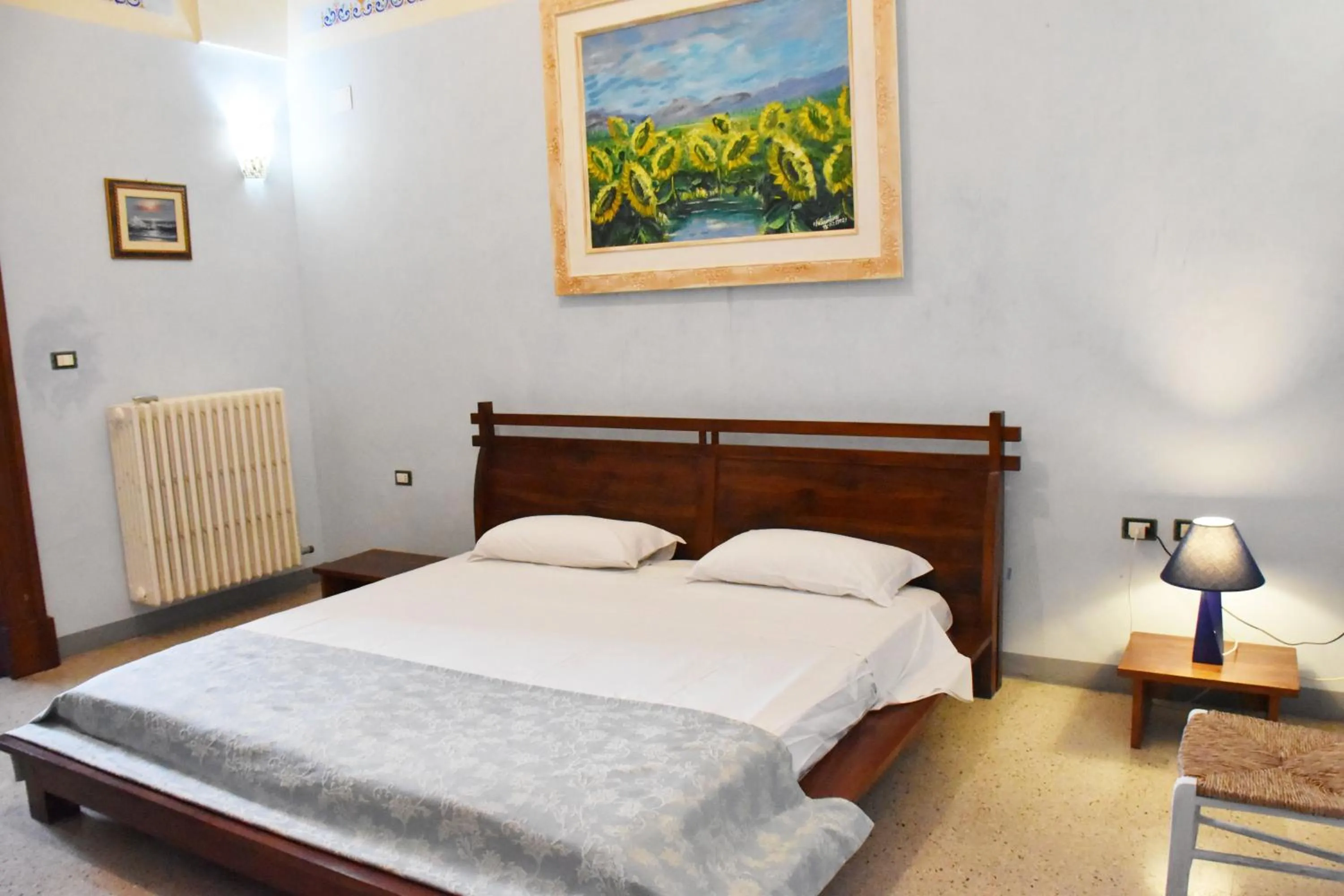 Bedroom, Bed in Borgo dei Filitti - B&B artistico - Piscina Solarium & Enoteca