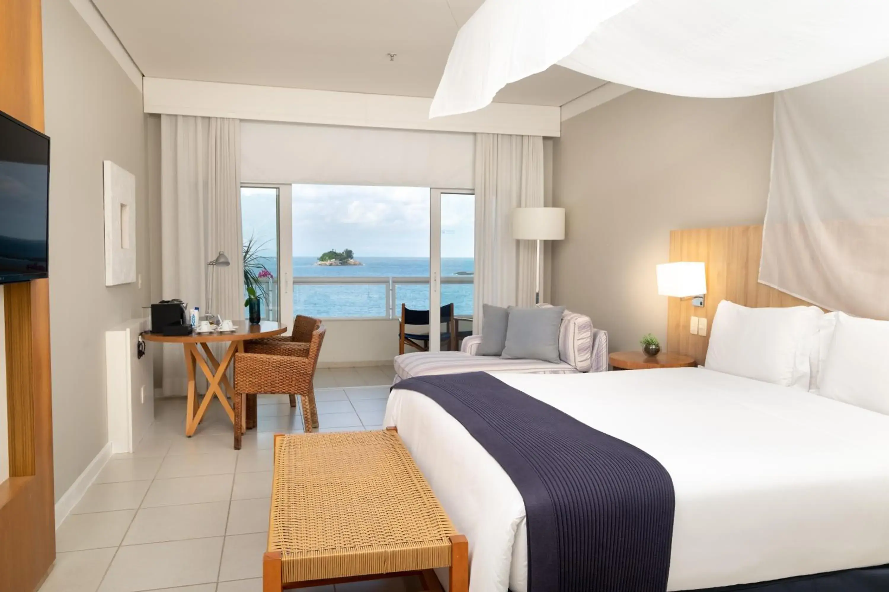 Bedroom, Bed in Hotel Jequitimar Guaruja Resort & Spa by Accor - Ex Sofitel Bedroom, Bed in Hotel Jequitimar Guaruja Resort & Spa by Accor - Ex Sofitel