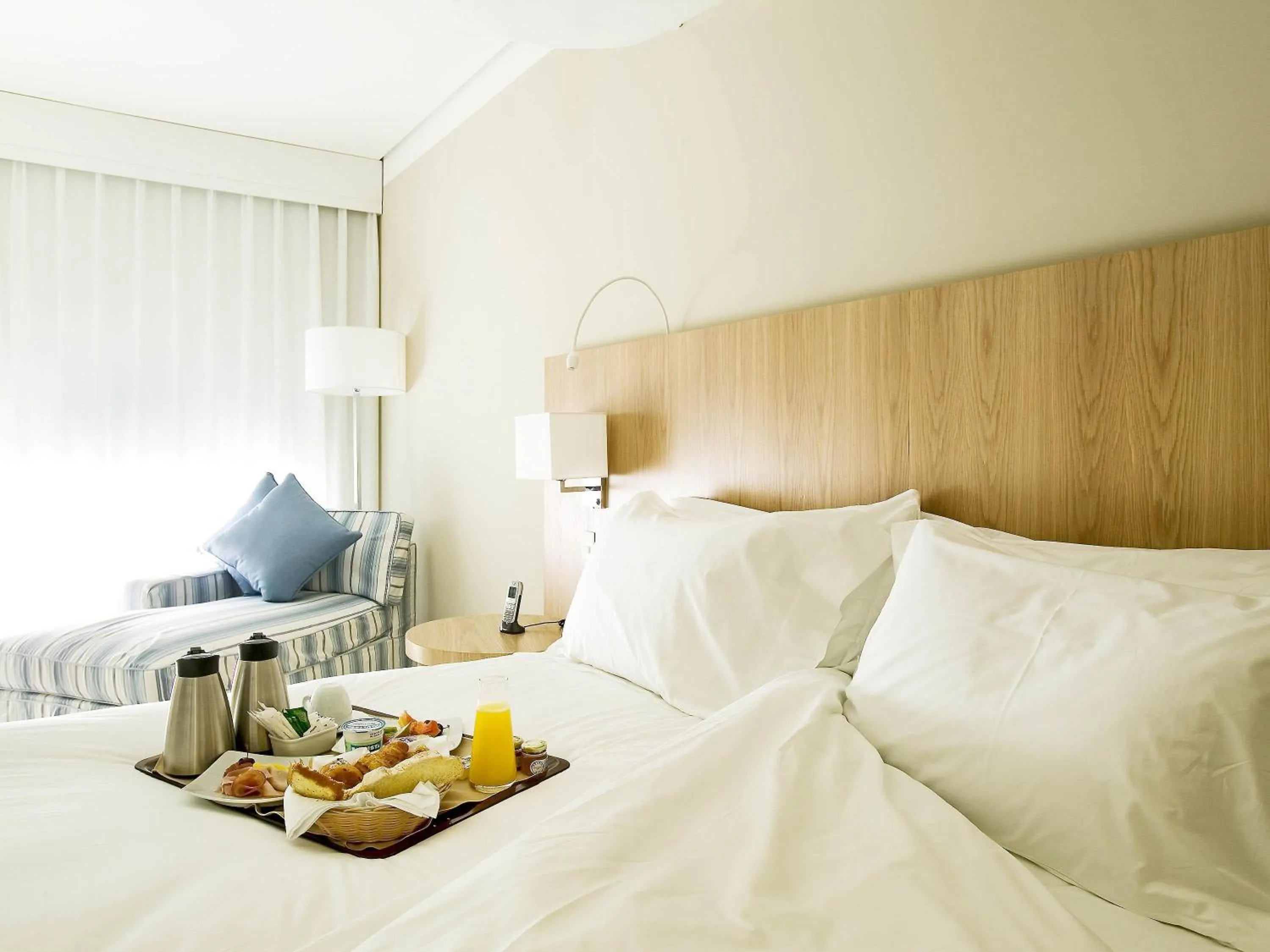 Bedroom, Bed in Hotel Jequitimar Guaruja Resort & Spa by Accor - Ex Sofitel