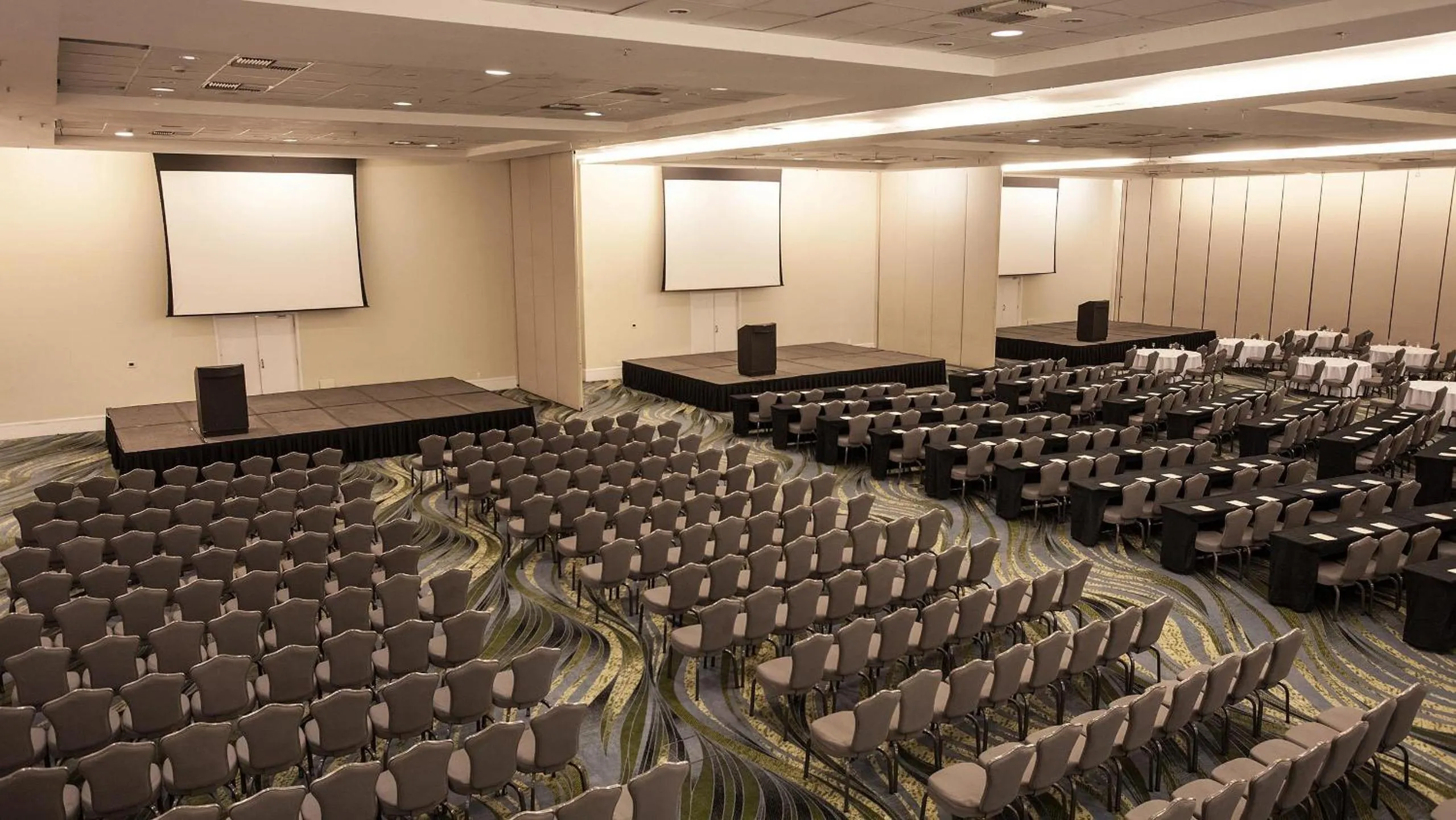 Meeting/conference room in Hotel Jequitimar Guaruja Resort & Spa by Accor - Ex Sofitel