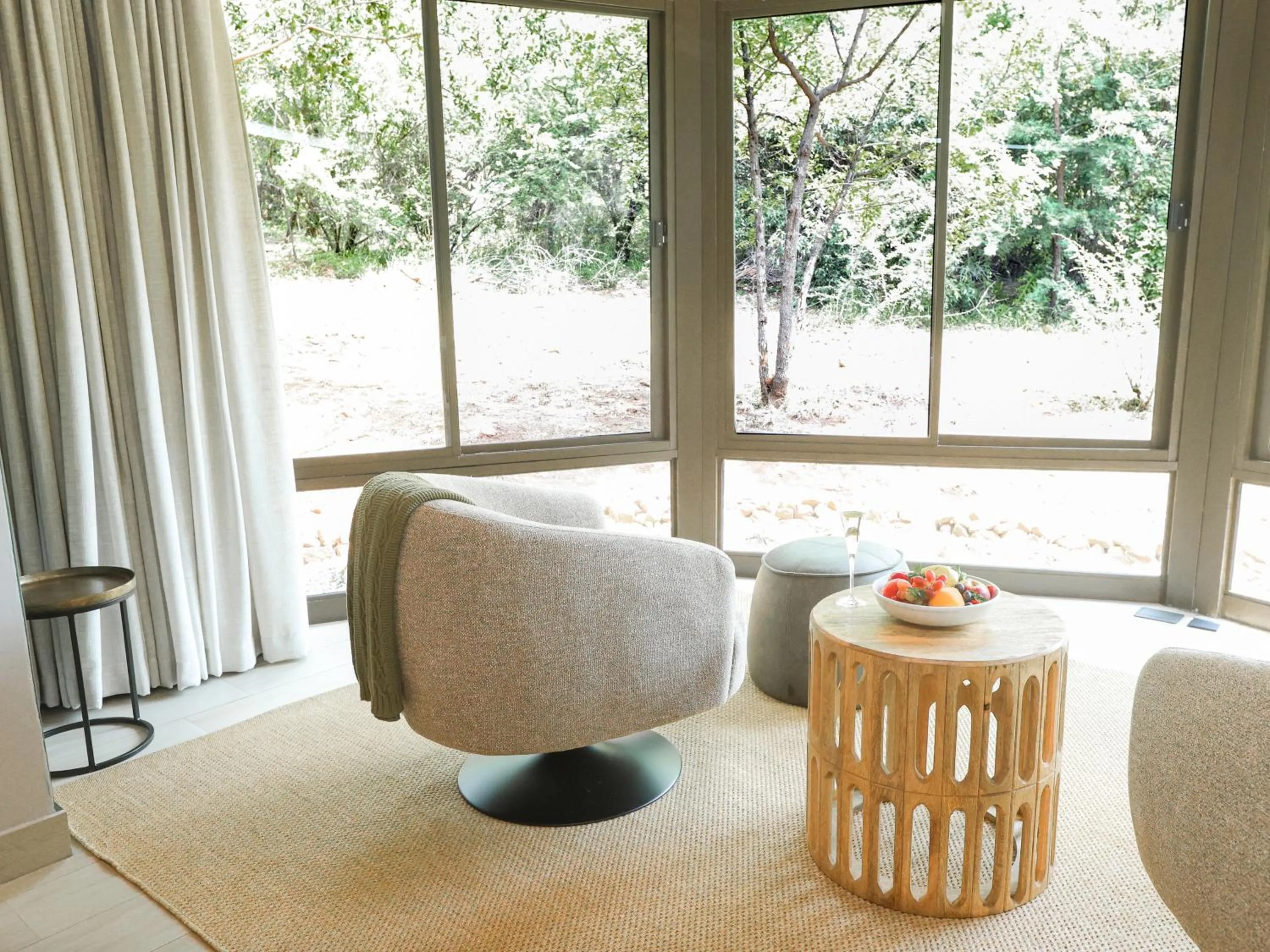 Living room in Ivory Tree Game Lodge