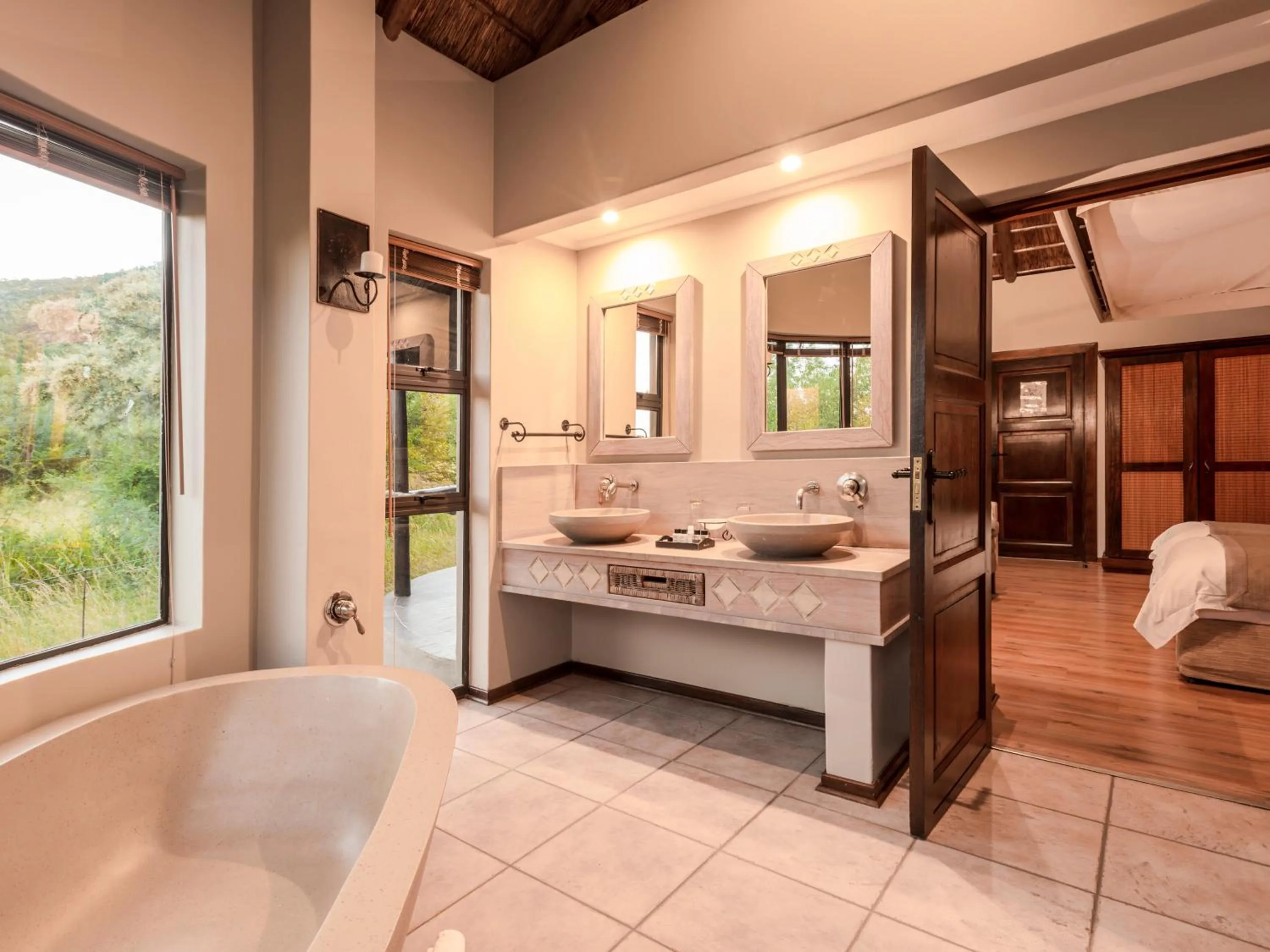 Bathroom, Bed in Ivory Tree Game Lodge