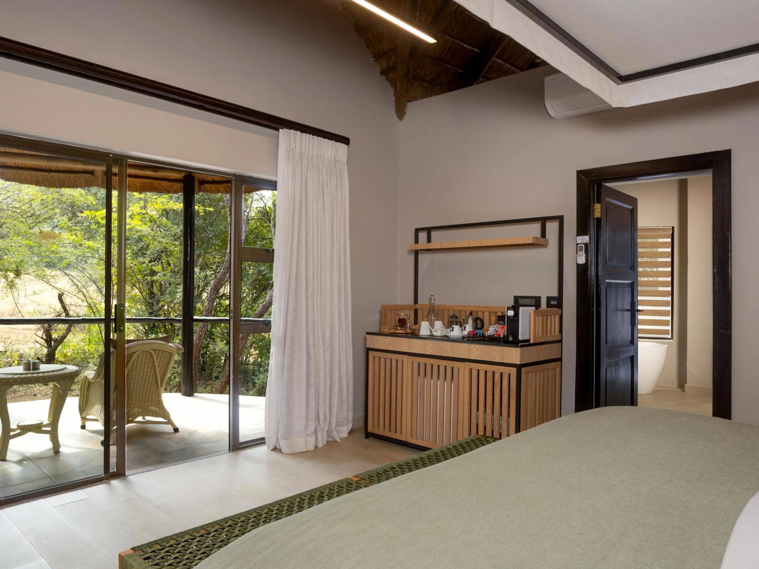 View (from property/room), Bed in Ivory Tree Game Lodge