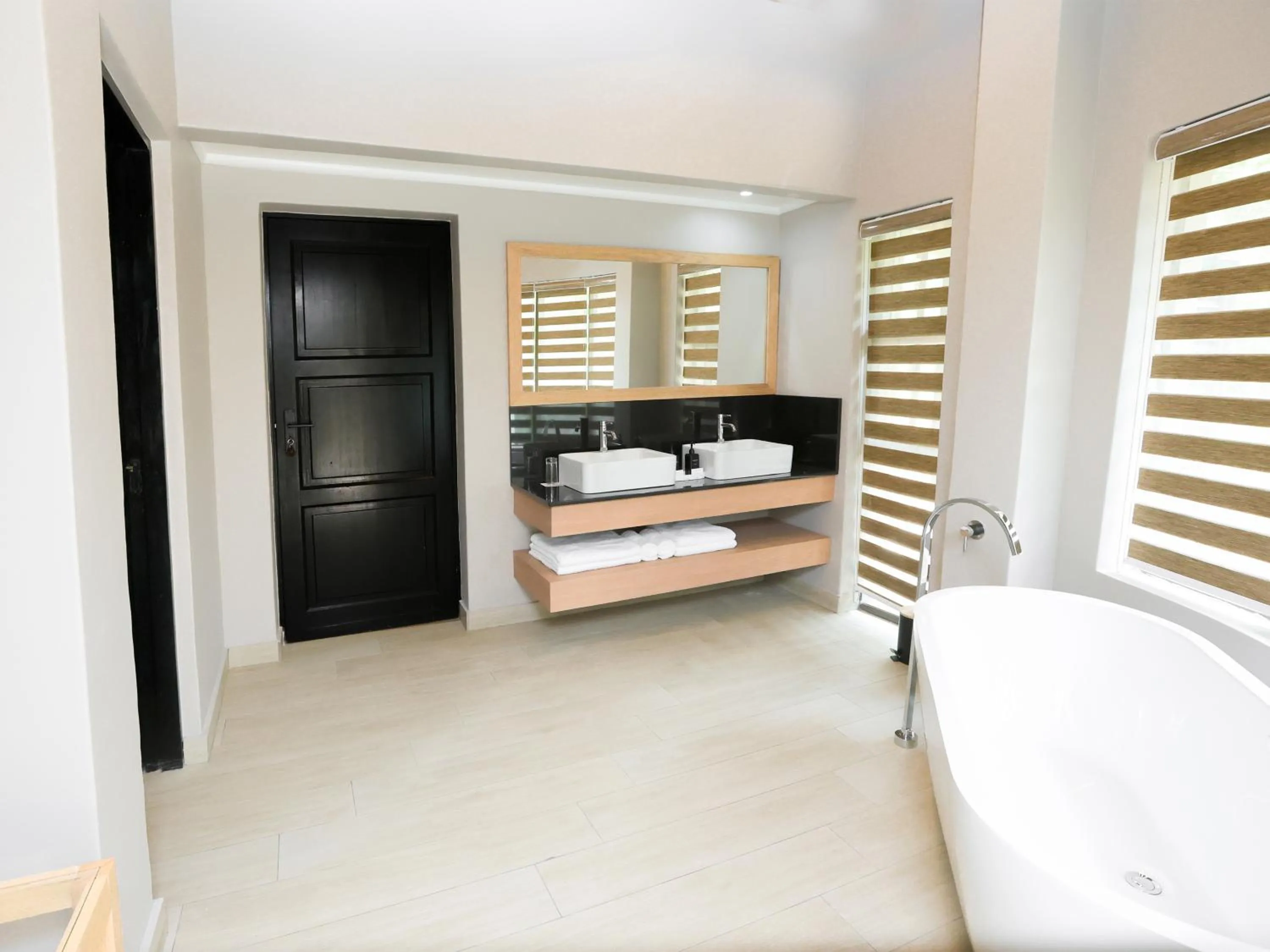 Bathroom, Bed in Ivory Tree Game Lodge