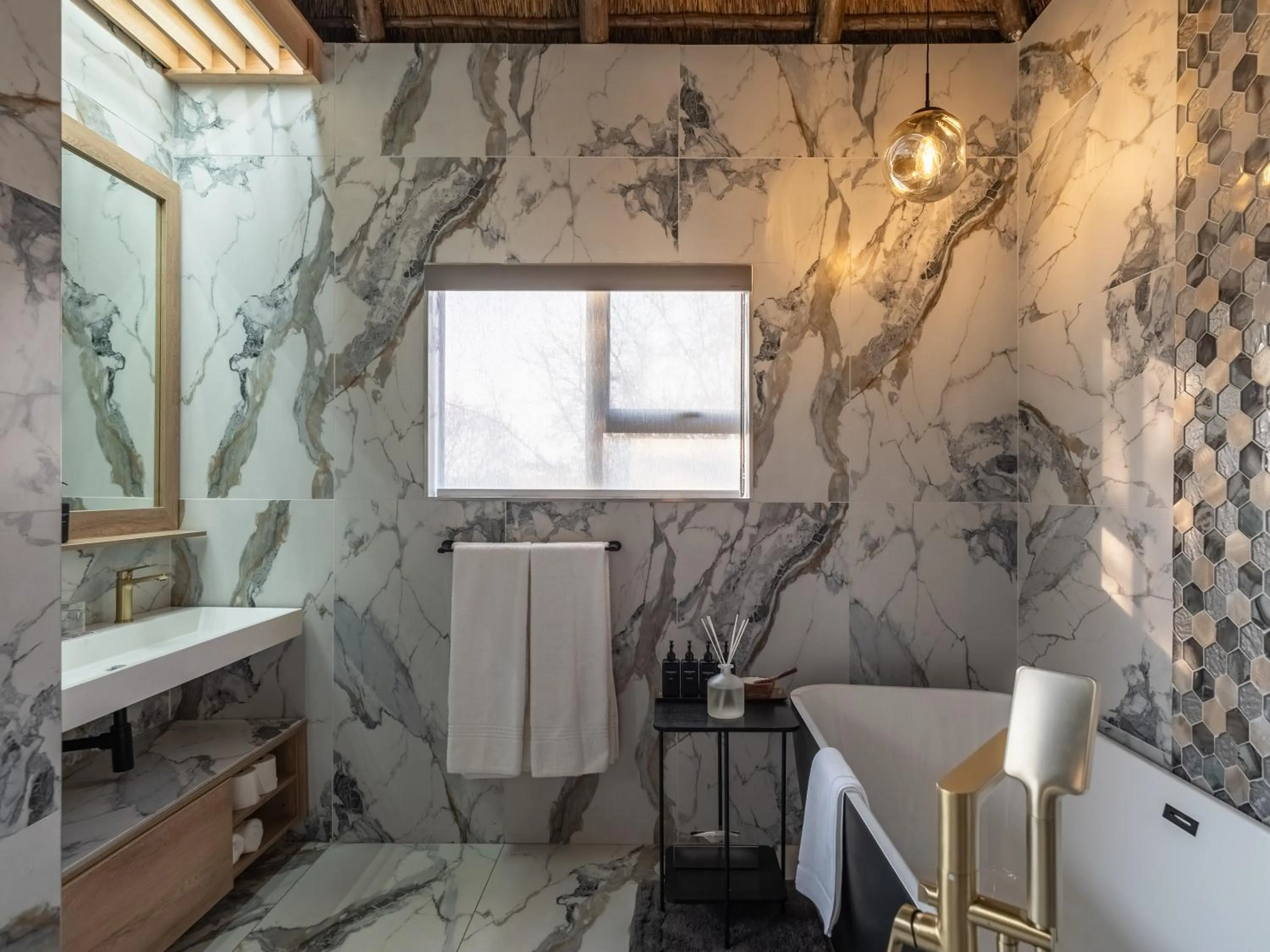 Bathroom in Ivory Tree Game Lodge