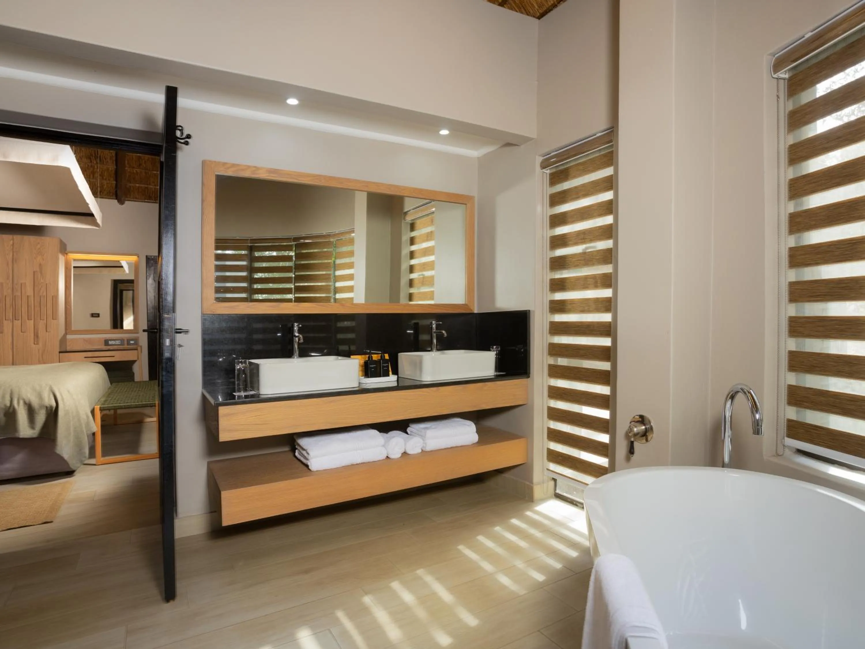 Bathroom, Bed in Ivory Tree Game Lodge